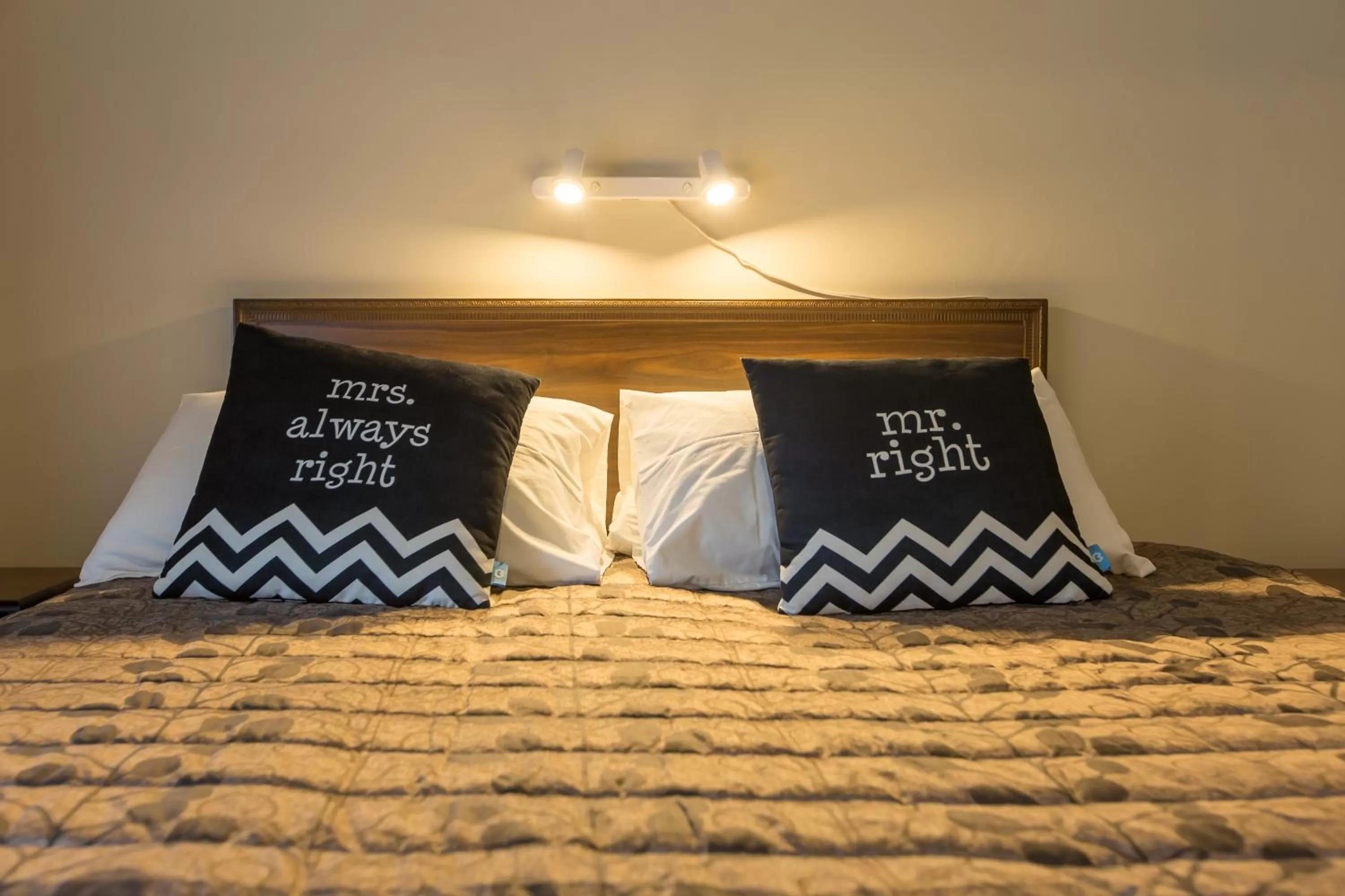 Bedroom, Bed in Argyle On The Park - Central Christchurch Motel Overlooking Hagley Park