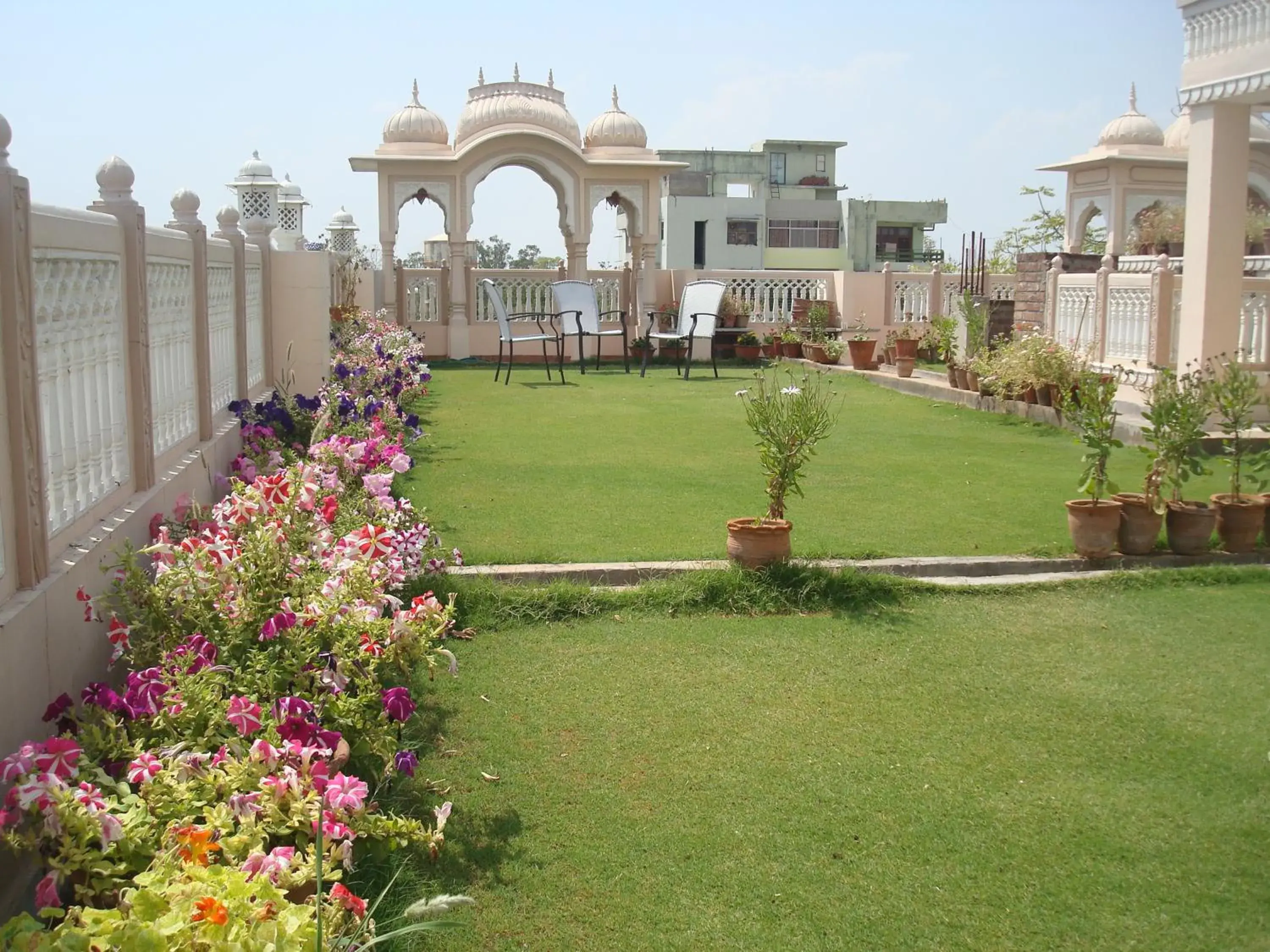 Garden in Om Niwas Suite Hotel