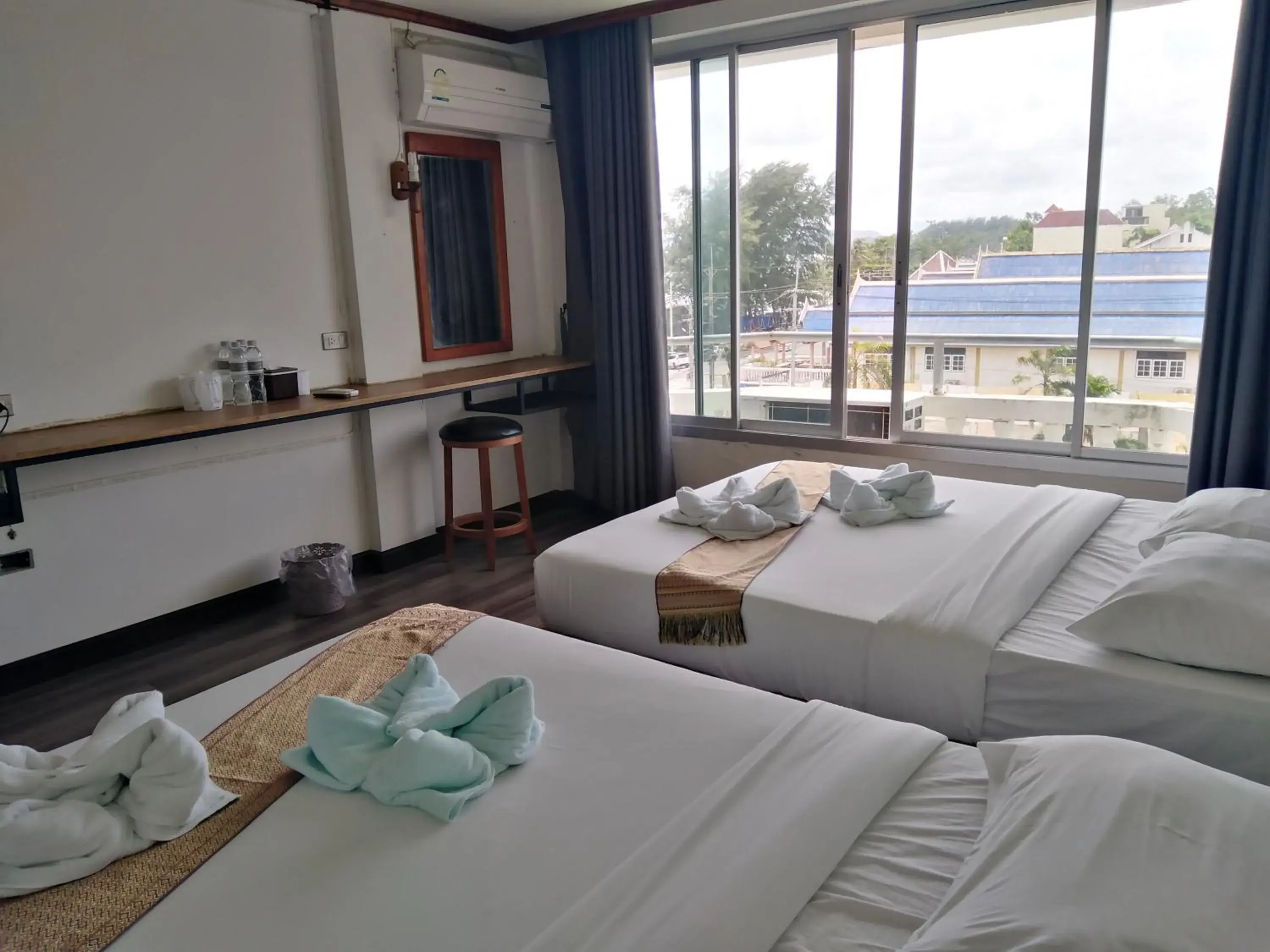 Bed in Pimpimarn Beach Hotel
