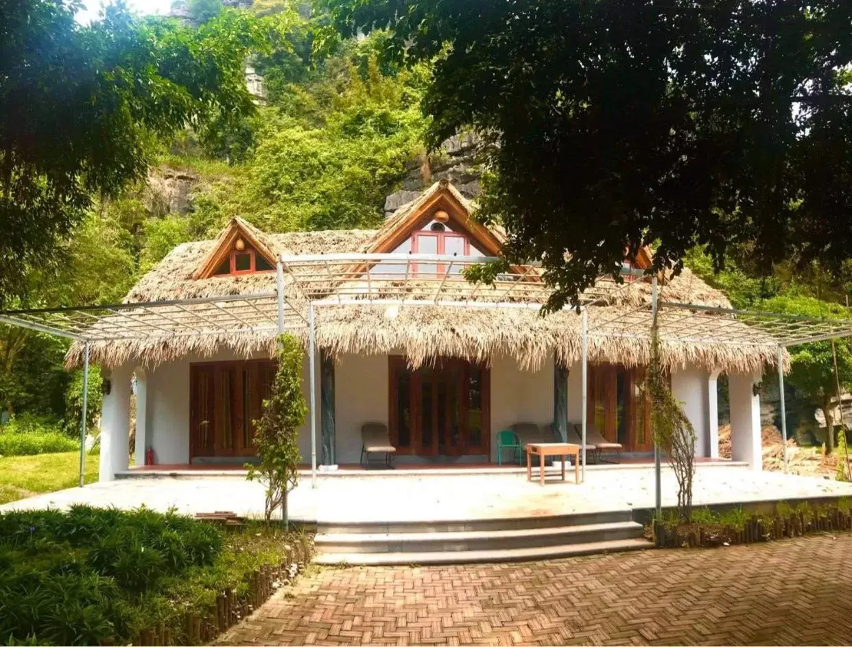 Swimming Pool in Mua Caves Ecolodge (Hang Mua)