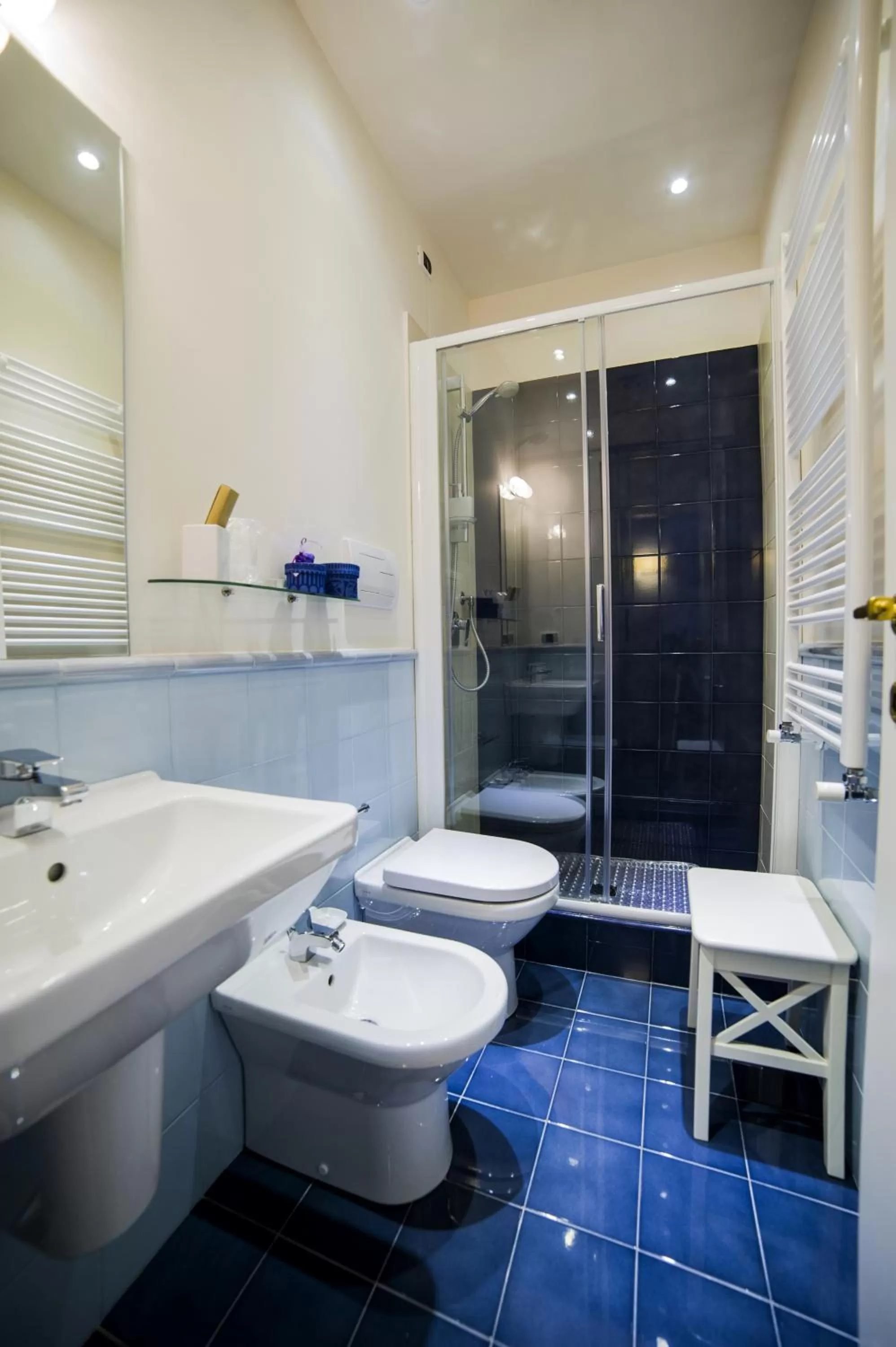 Shower, Bathroom in Mata e Grifone B&B