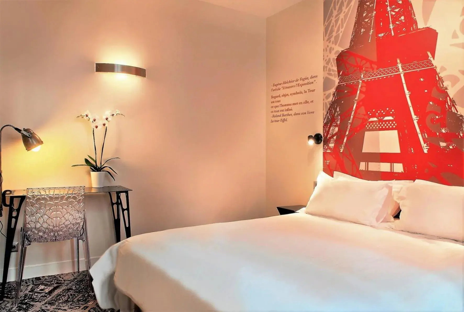Bedroom, Bed in Hotel Alpha Paris Tour Eiffel
