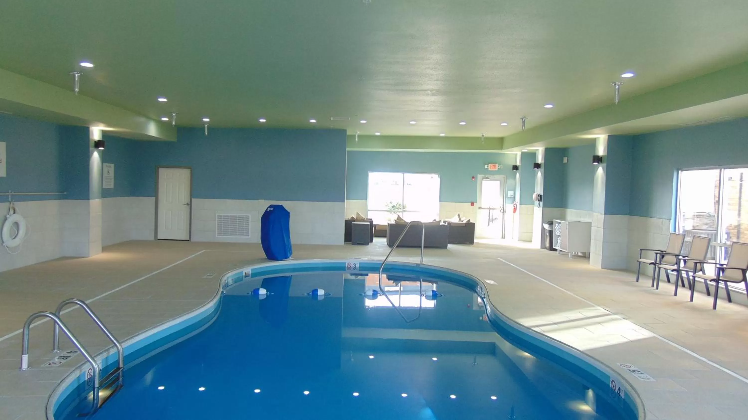 Swimming pool in Holiday Inn Express & Suites Wapakoneta by IHG