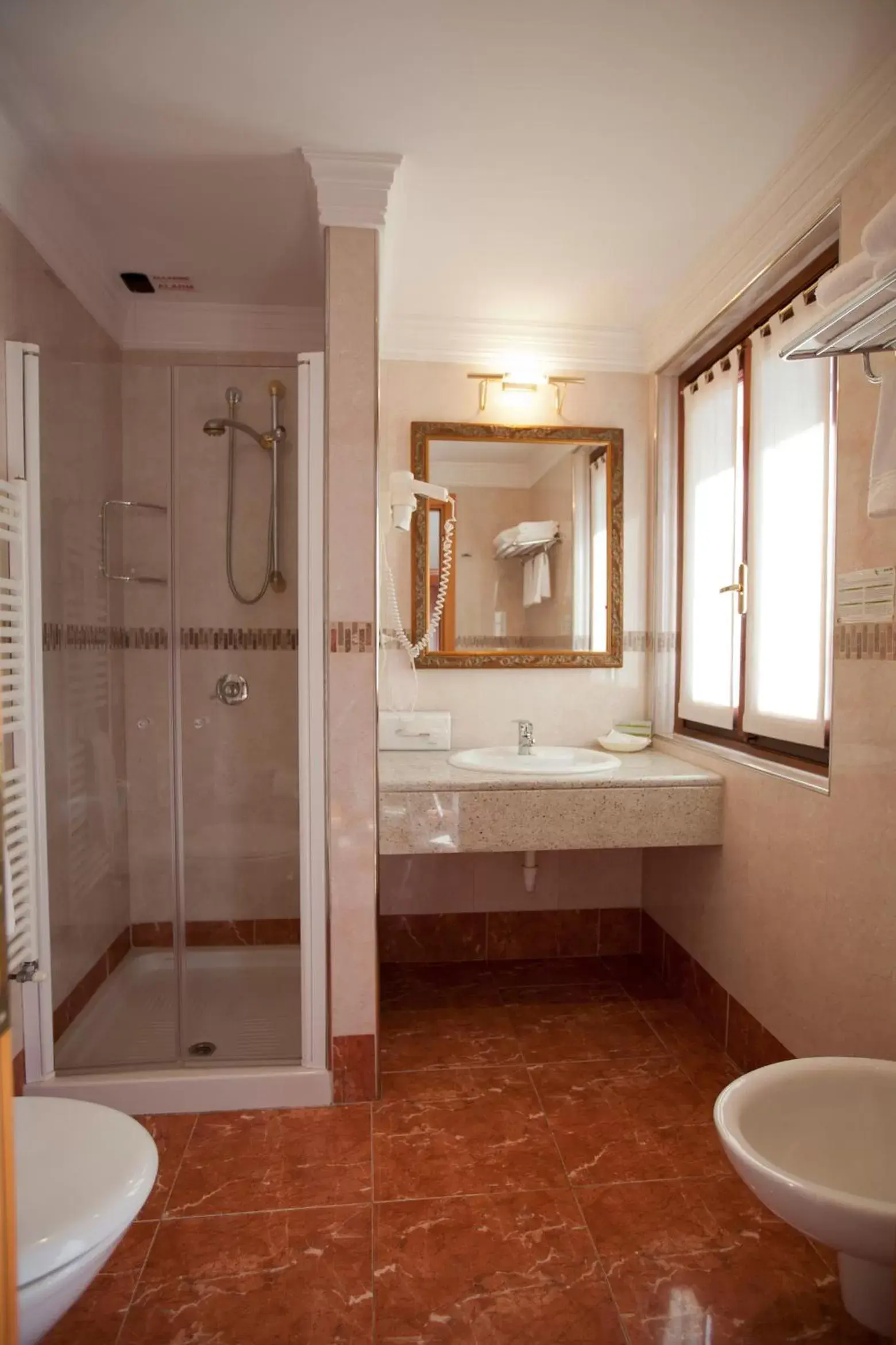 Bathroom in Hotel Ungheria Varese 1946