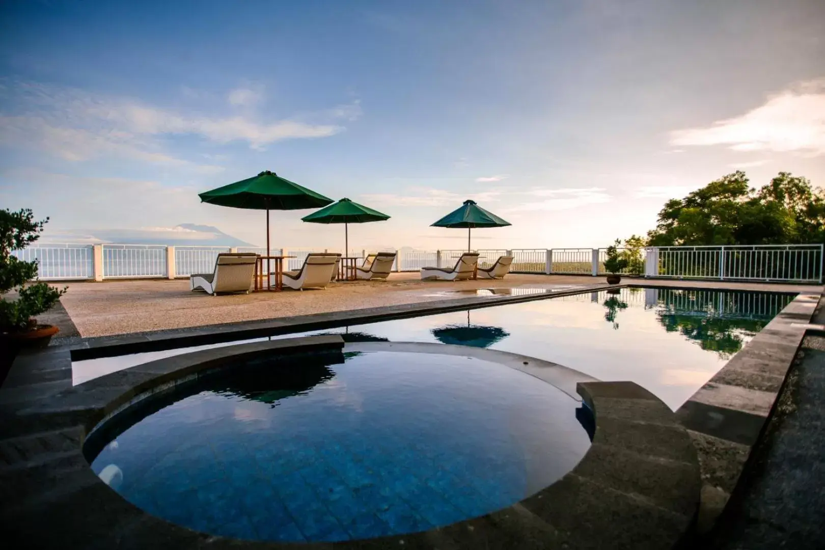 Swimming Pool in Samuh Sunset Hotel