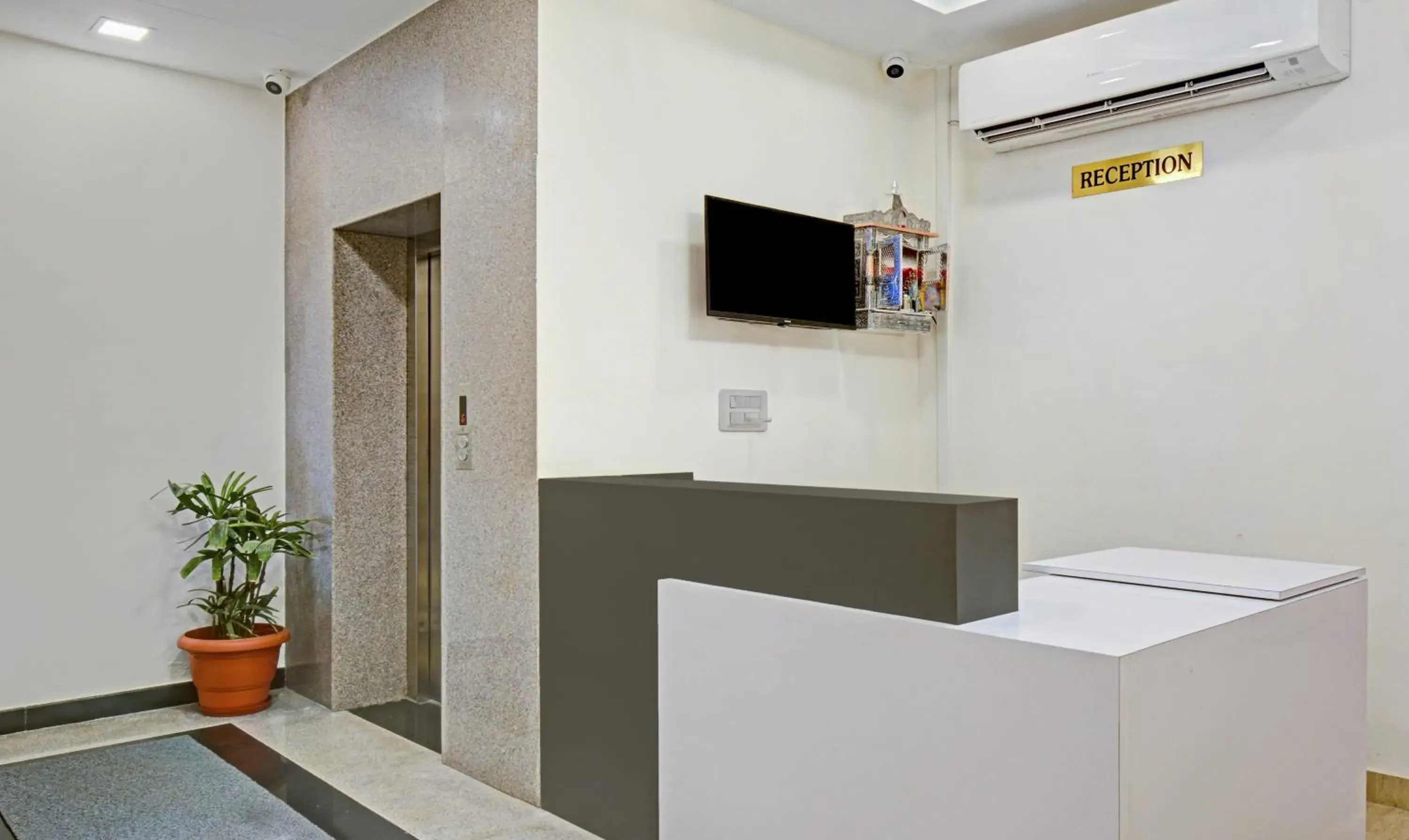 Lobby or reception in Treebo Paras Raj Near City Palace Lobby or reception in Treebo Paras Raj Near City Palace