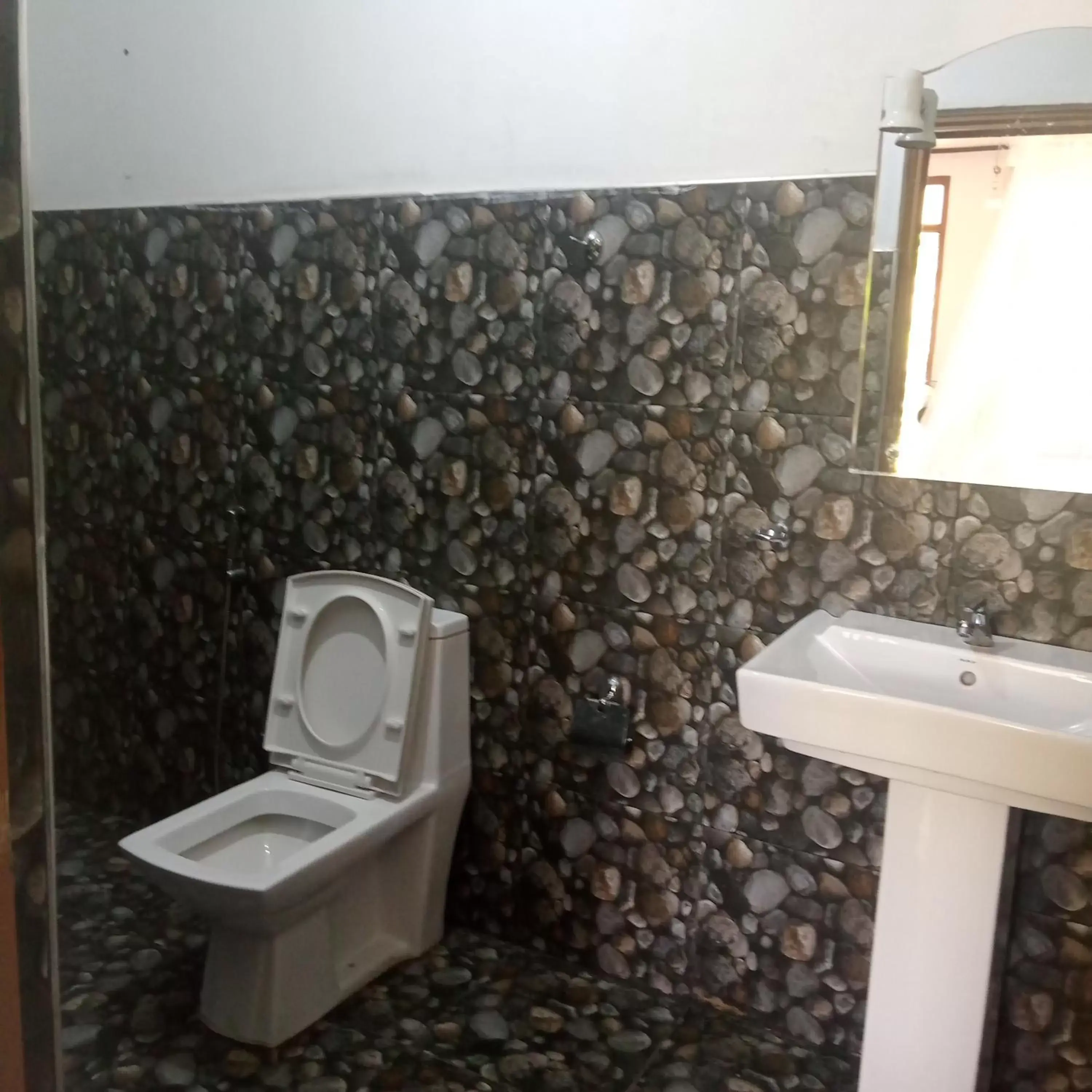 Deluxe Double Room (2 Adults + 1 Child) in The Horizon Root Inn Deluxe Double Room (2 Adults + 1 Child) in The Horizon Root Inn