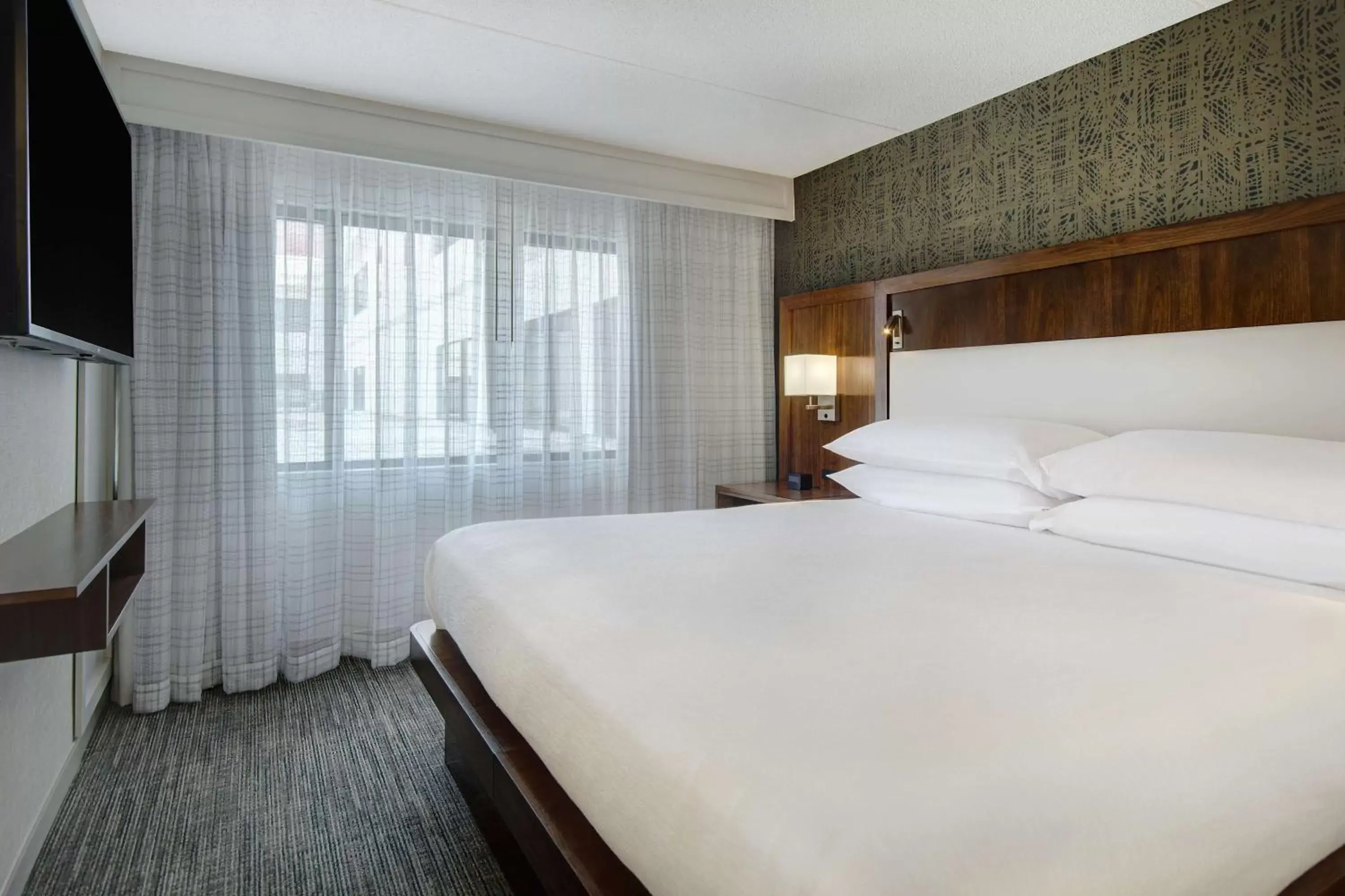 Bed in Embassy Suites by Hilton Detroit Metro Airport