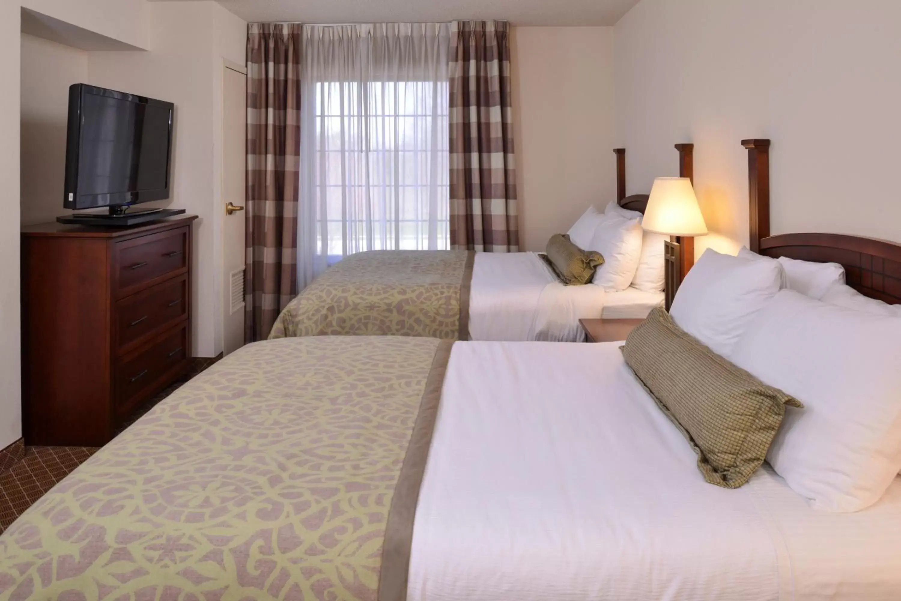 Photo of the whole room, Bed in Staybridge Suites Indianapolis-Airport, an IHG Hotel