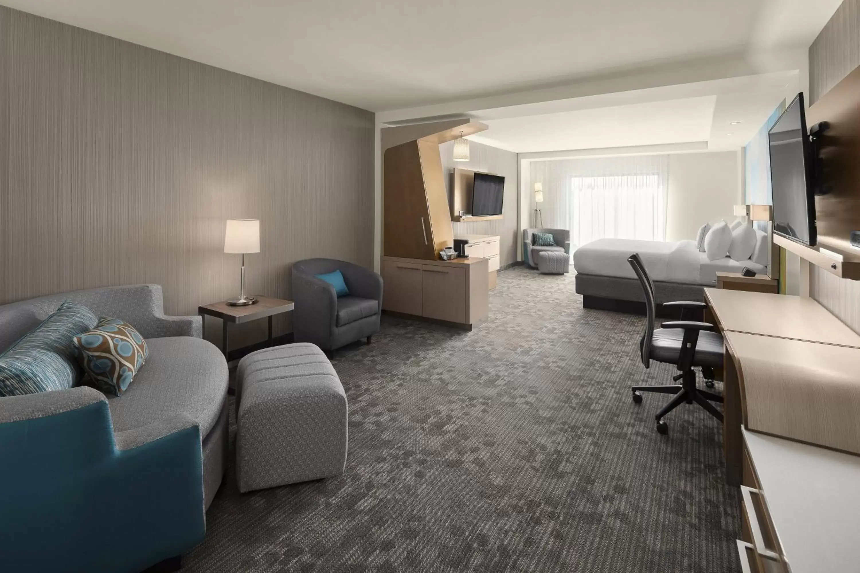 Photo of the whole room, Seating Area in Courtyard by Marriott Seattle Northgate