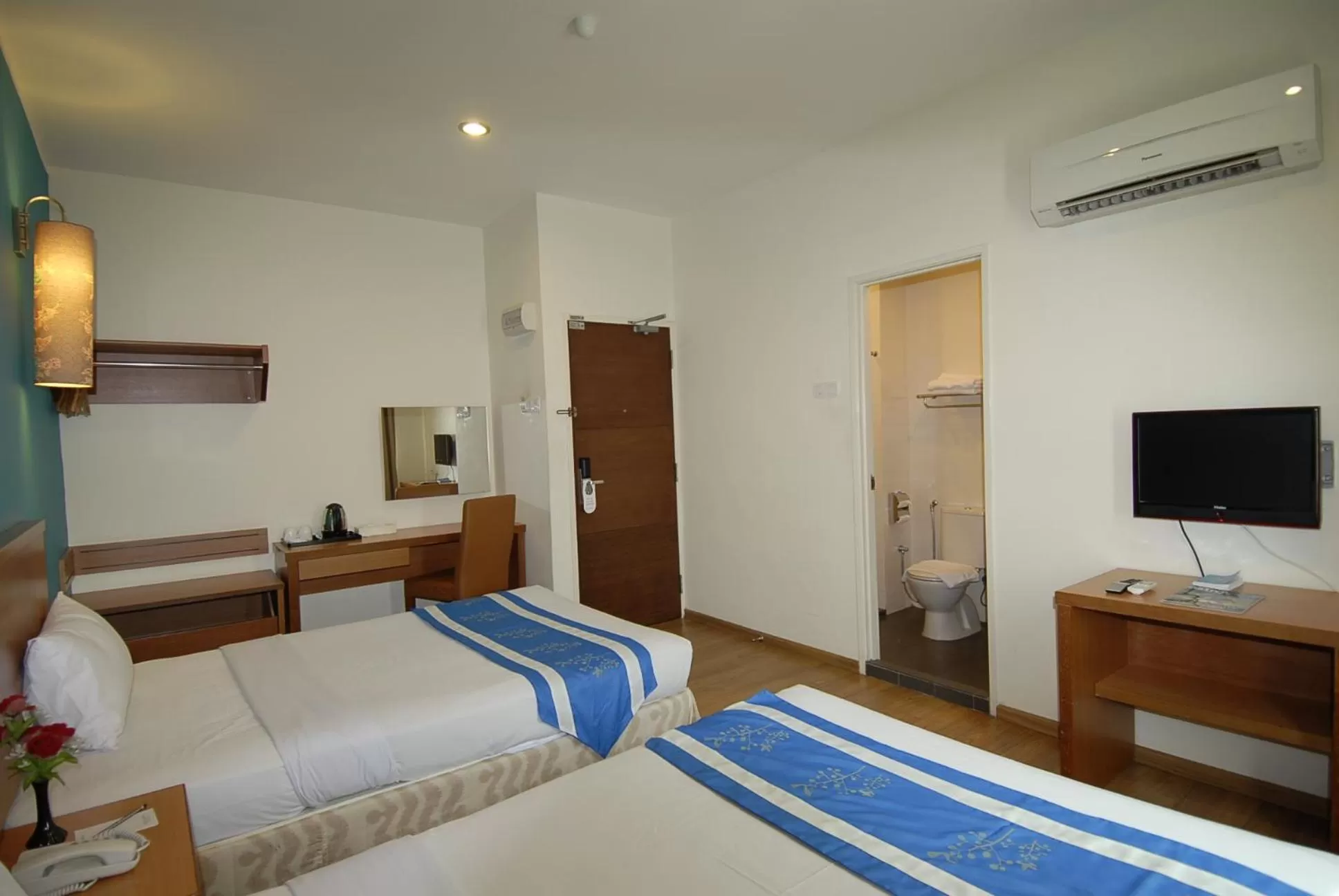 Deluxe Twin Room in Victoria Inn, Penang