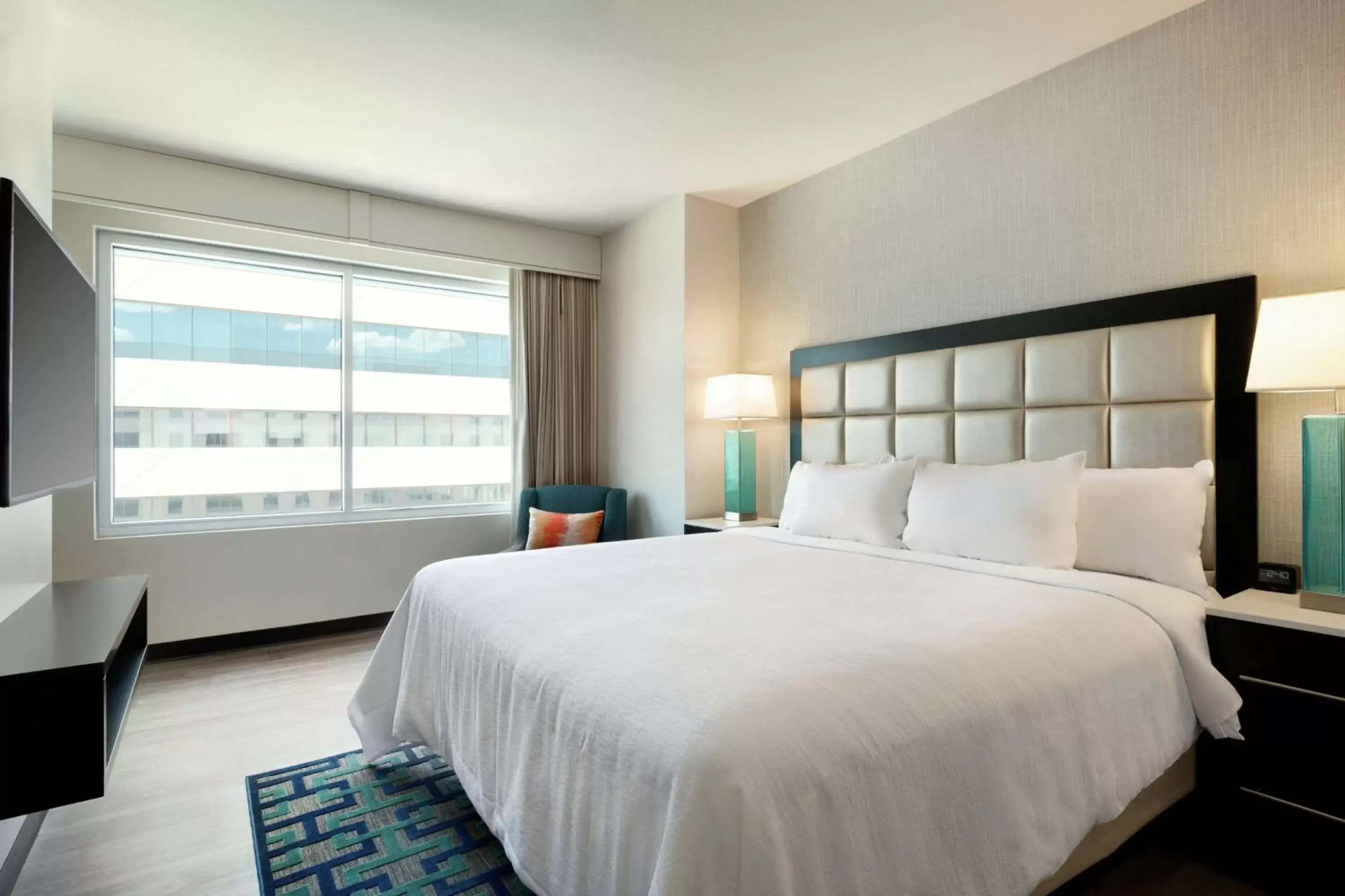 Bedroom, Bed in Embassy Suites By Hilton San Antonio Landmark