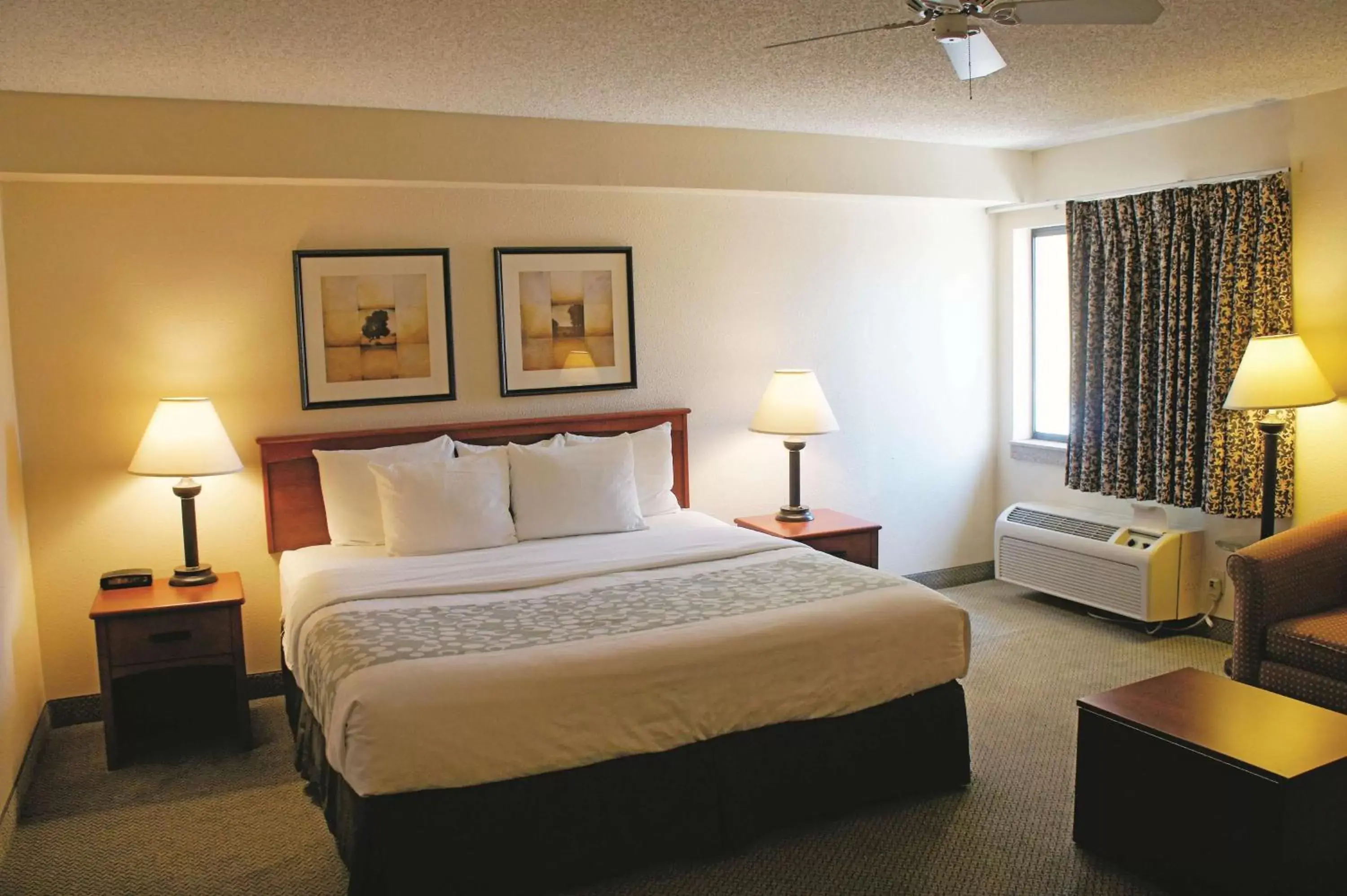 Photo of the whole room, Bed in La Quinta by Wyndham Albuquerque Journal Ctr NW
