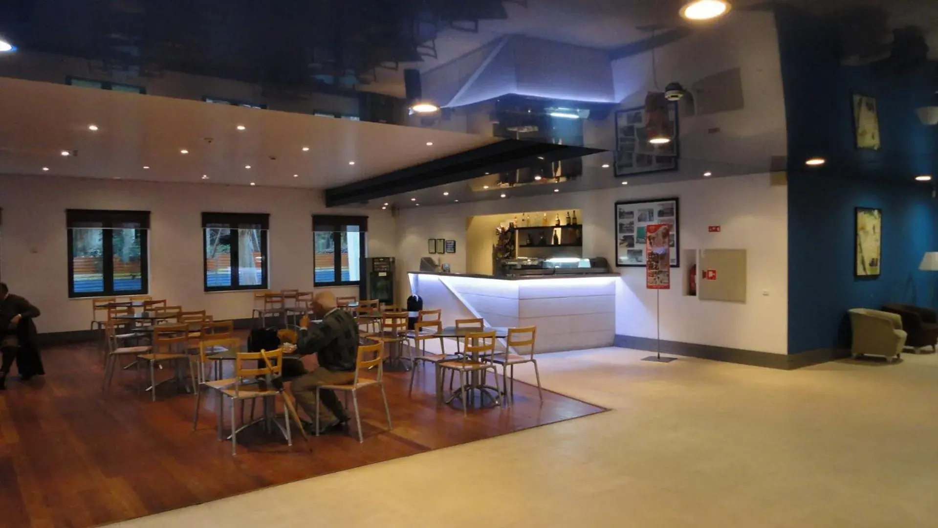 Lounge or bar in INATEL Caparica Lounge or bar in INATEL Caparica