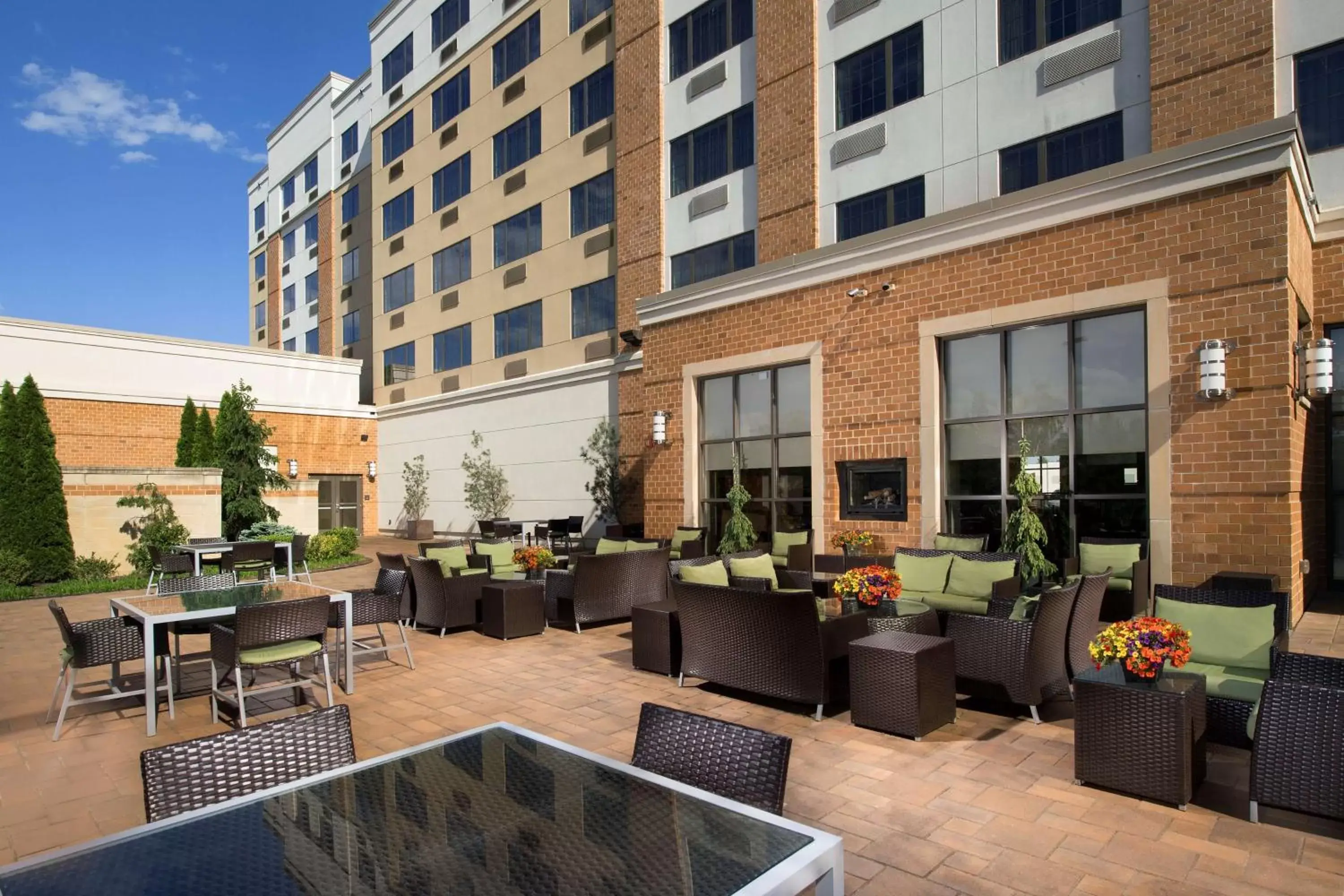 Property building, Restaurant/Places to Eat in DoubleTree by Hilton Dulles Airport-Sterling