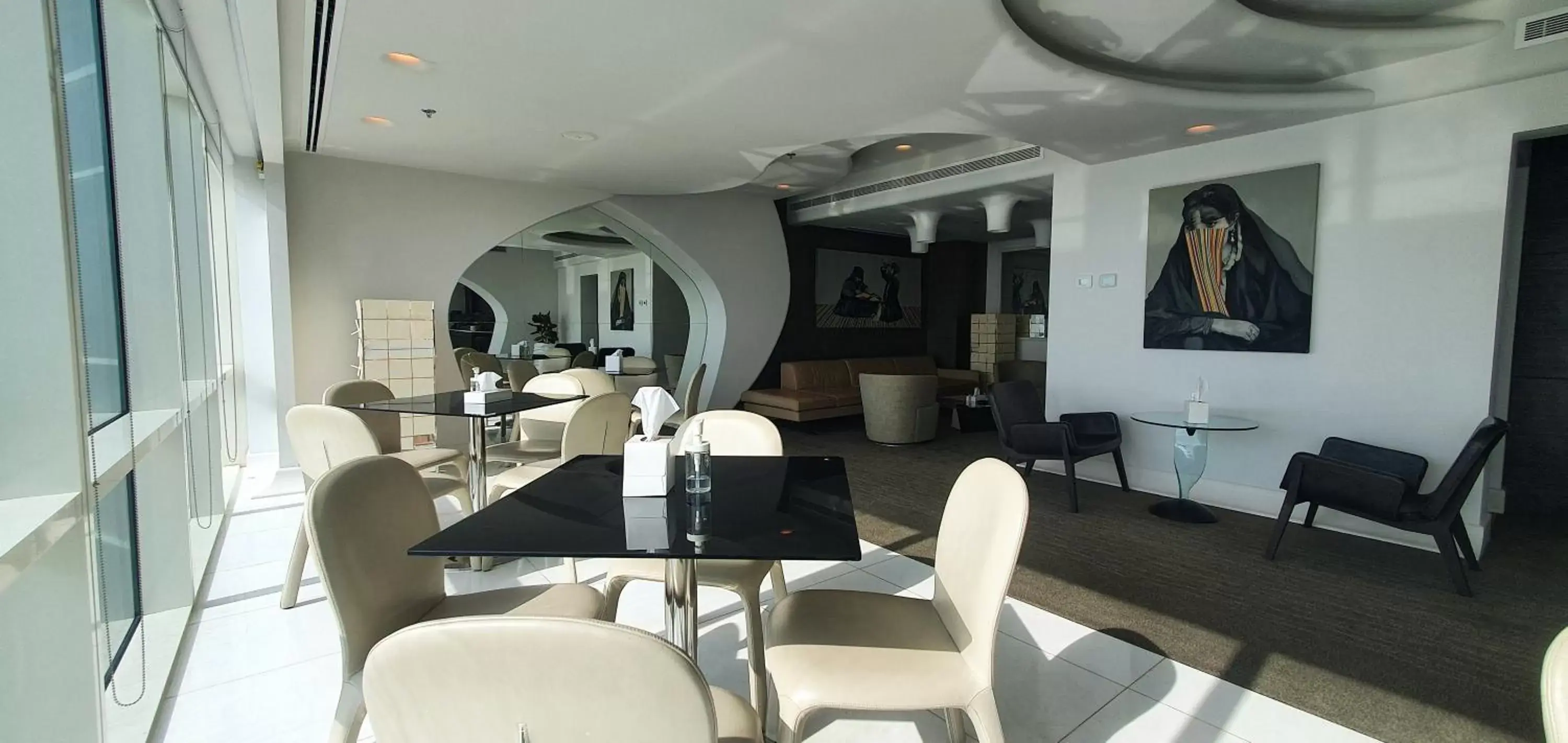 Lounge or bar, Dining Area in The Art Hotel & Resort