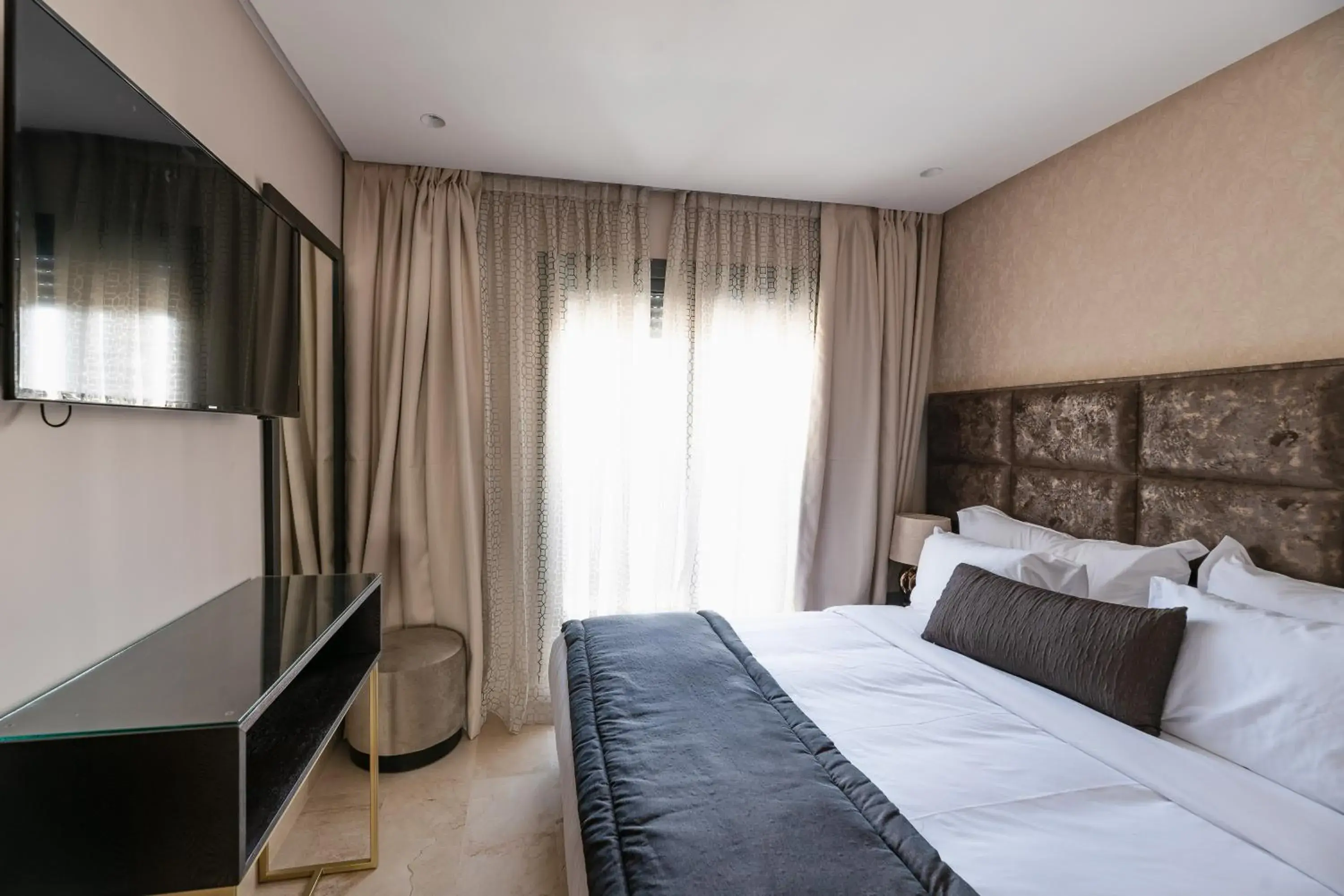 Bed in Avenue Suites & Appart Hotel Deluxe