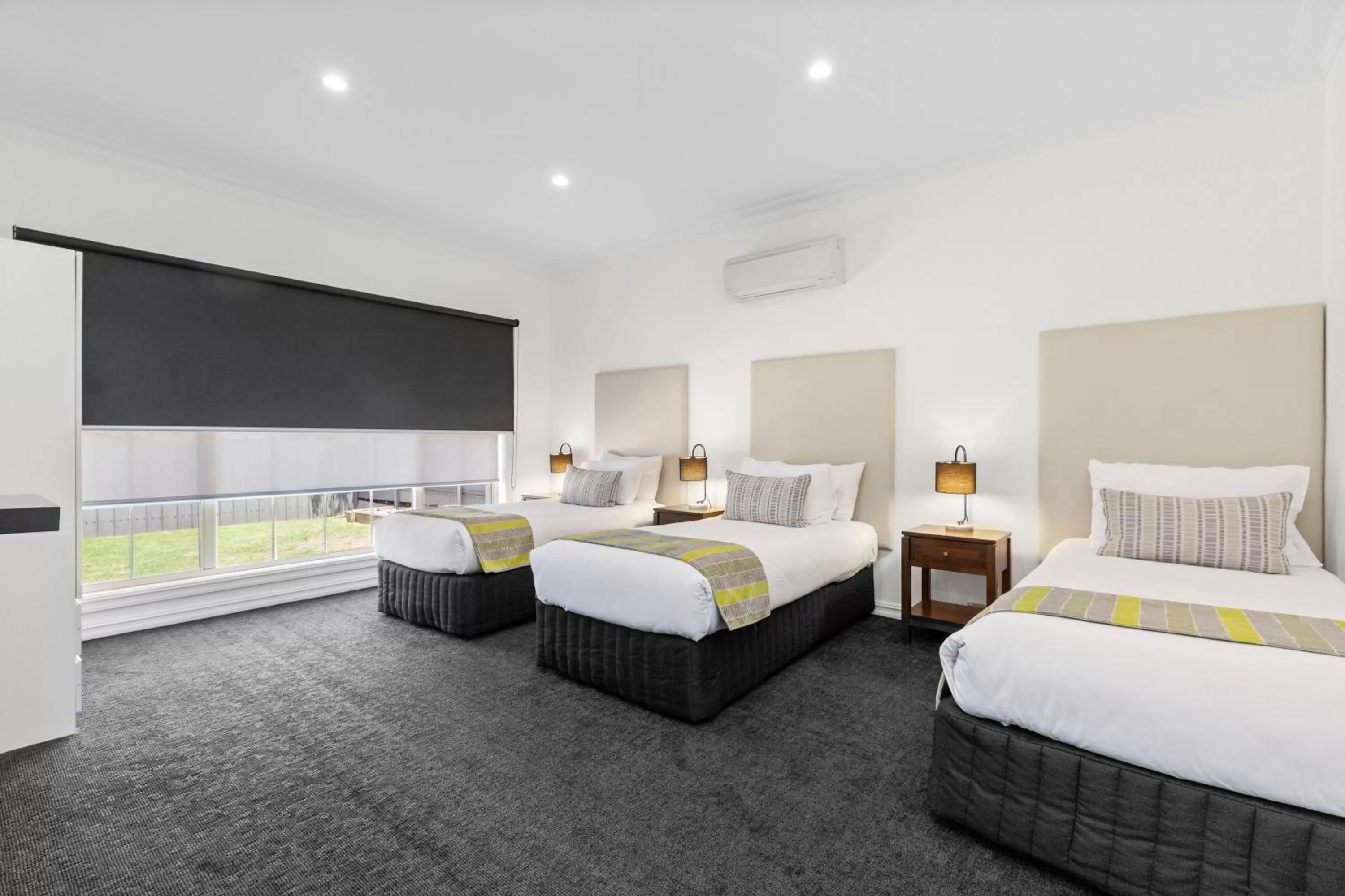 Bedroom, Bed in All Seasons Resort Hotel Bendigo