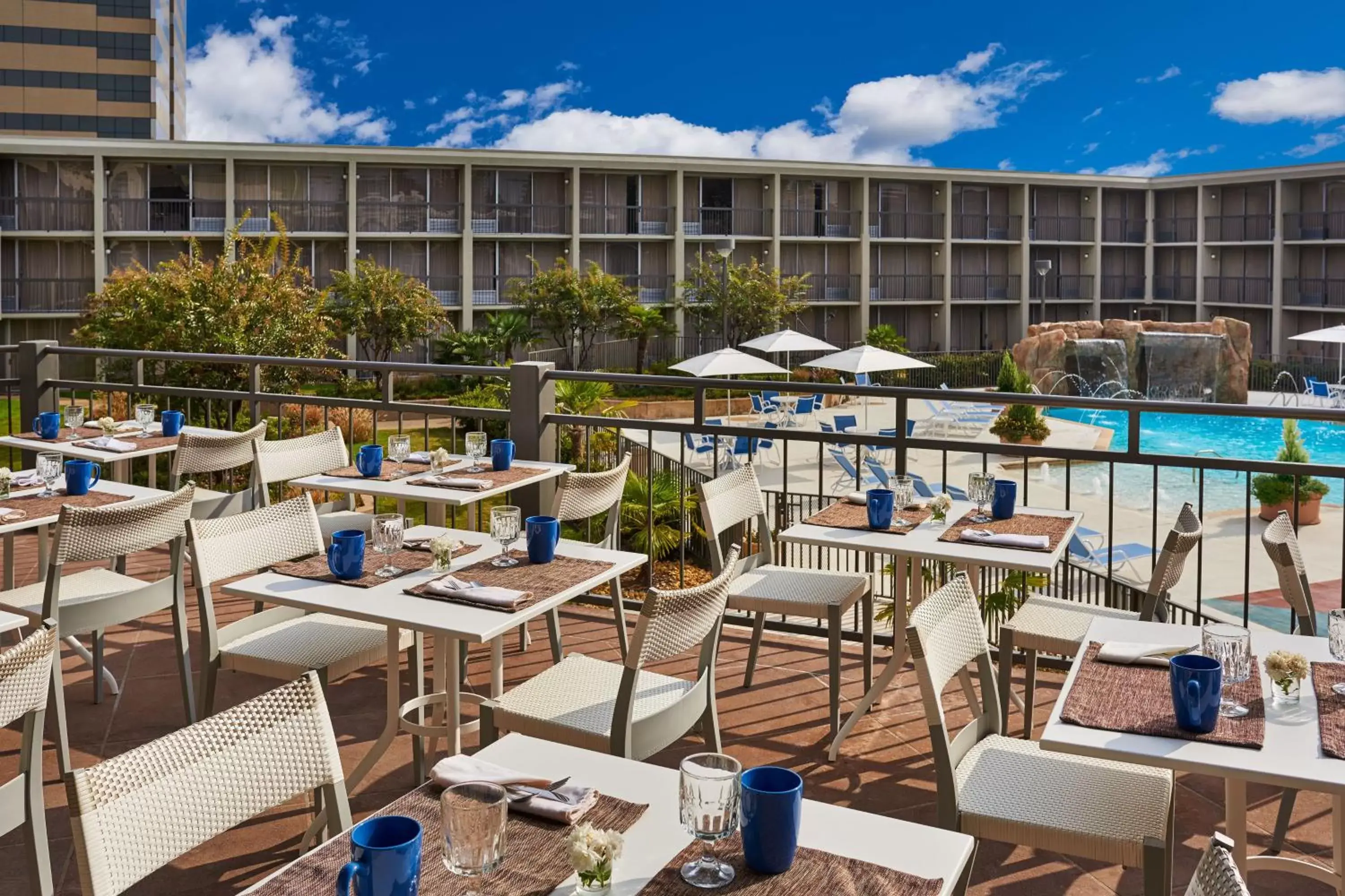 Restaurant/places to eat, Swimming Pool in Four Points by Sheraton Little Rock Midtown
