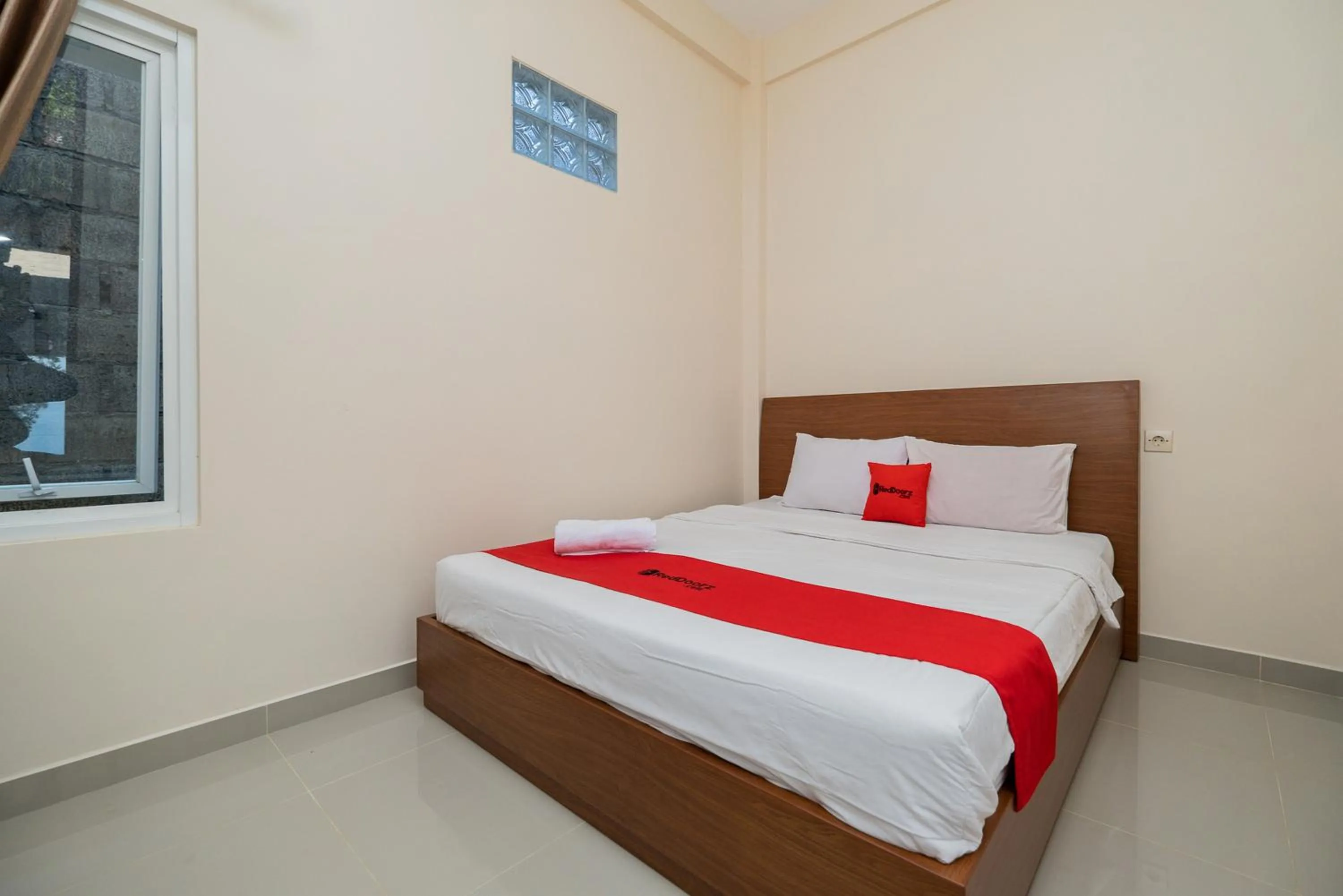 Bed in RedDoorz Syariah near Batu Night Spectacular