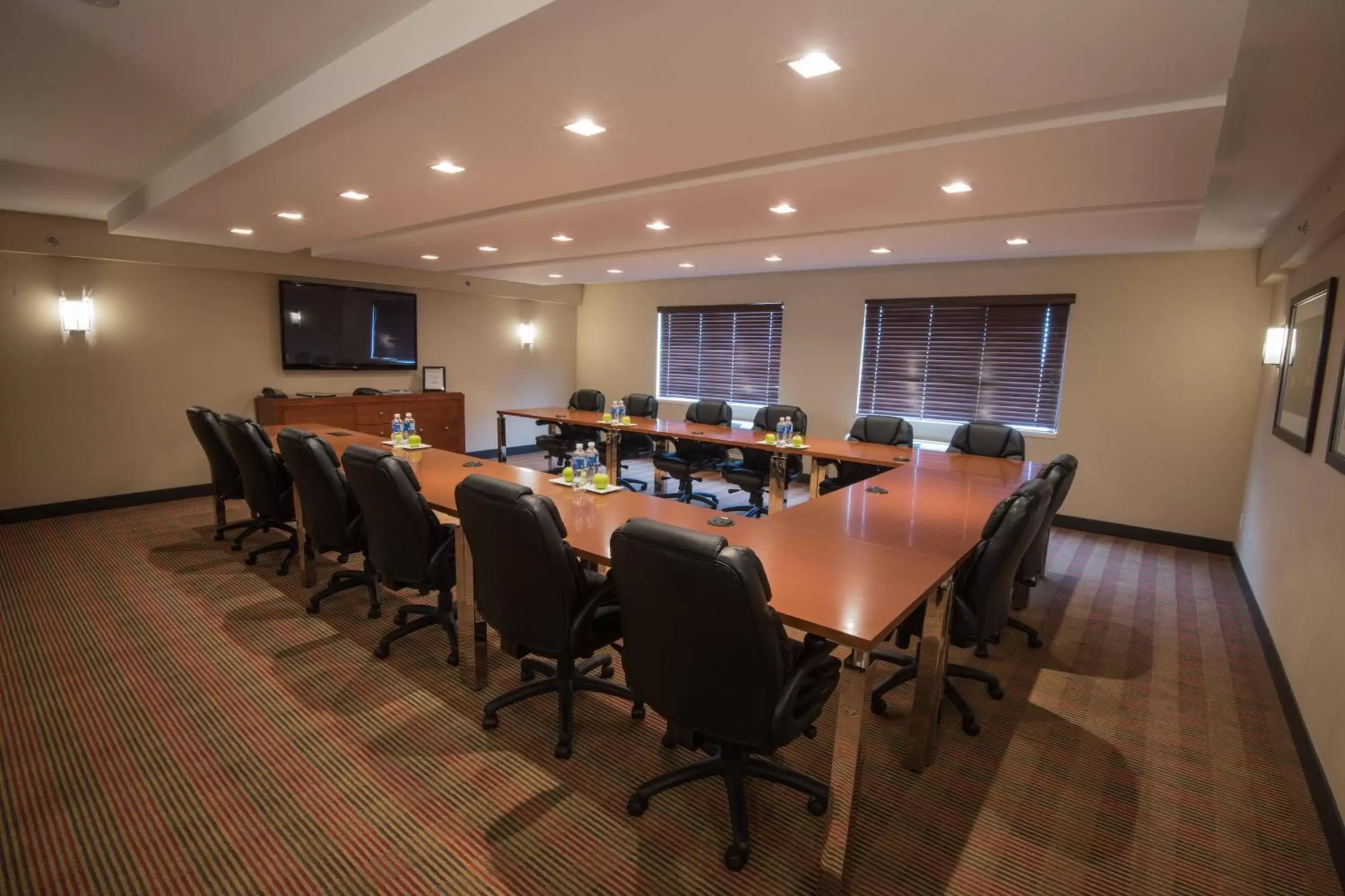 Meeting/conference room in Four Points by Sheraton Winnipeg South