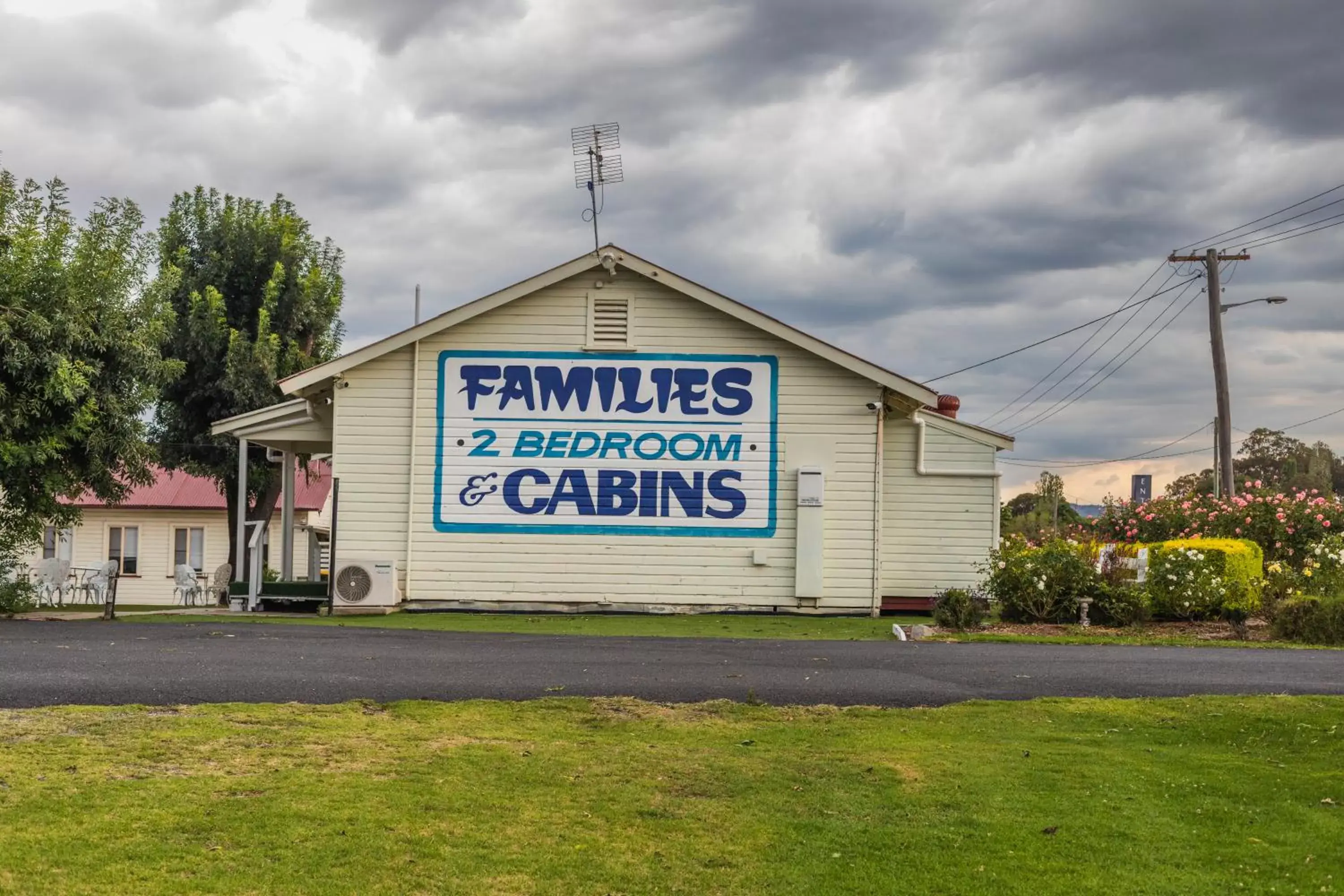 Property Building in Golfers Inn