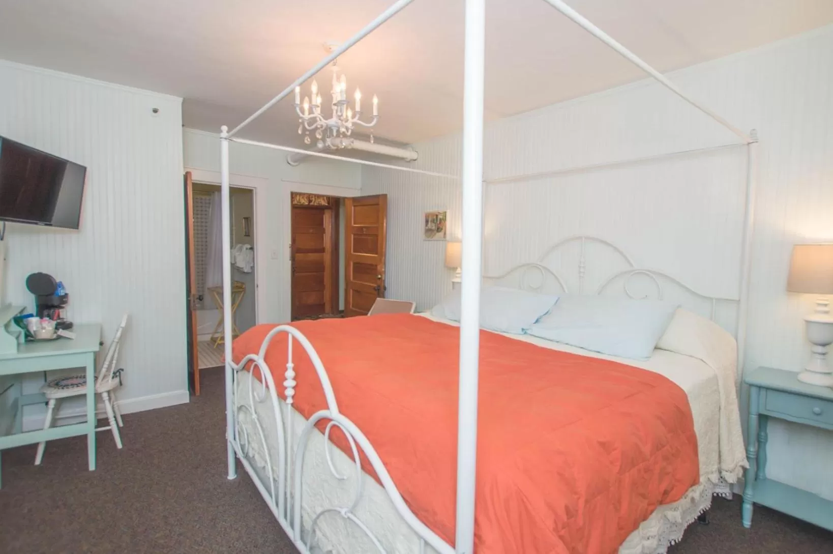 Coffee/tea facilities, Bed in Terrace Inn and 1911 Restaurant