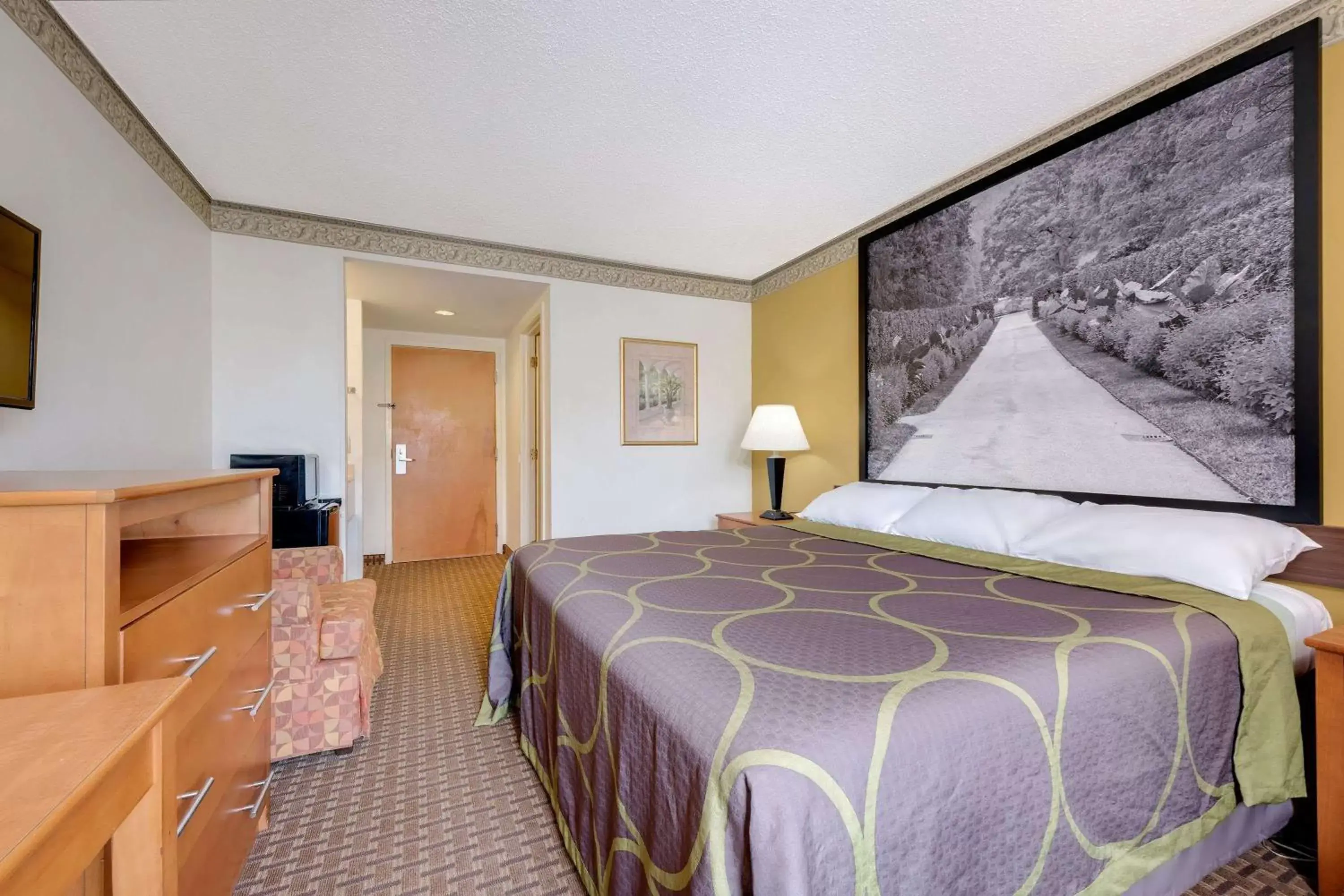 Photo of the whole room, Bed in Super 8 by Wyndham Allentown