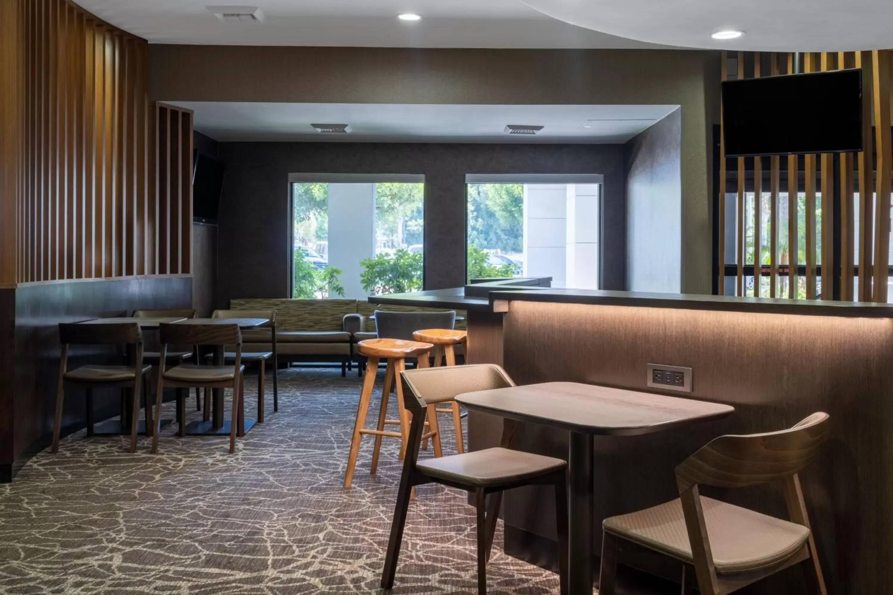 Lobby or reception, Lounge/Bar in SpringHill Suites Pasadena Arcadia