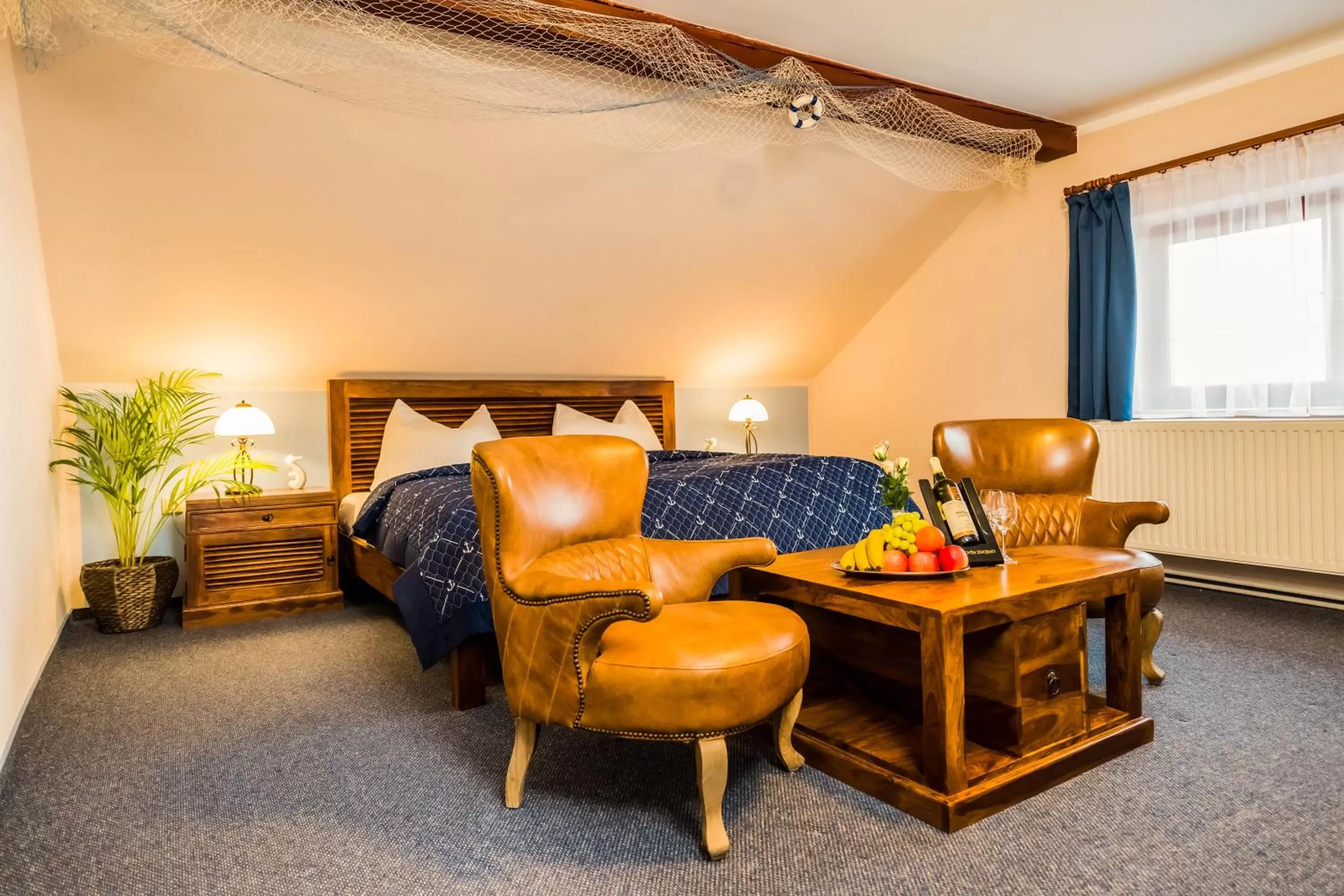 Photo of the whole room, Bed in La Port