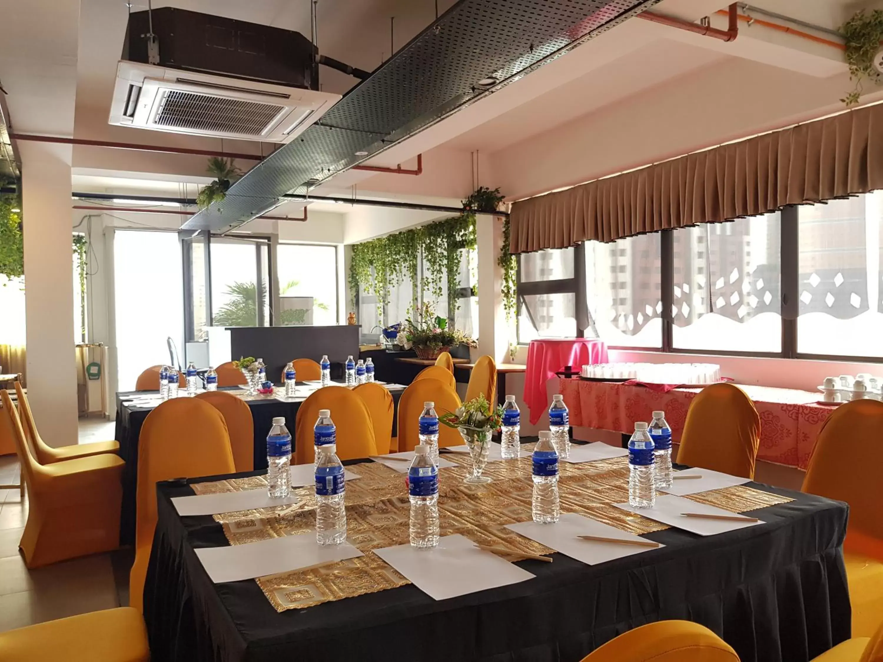 Meeting/conference room, Restaurant/Places to Eat in Leo Palace Hotel