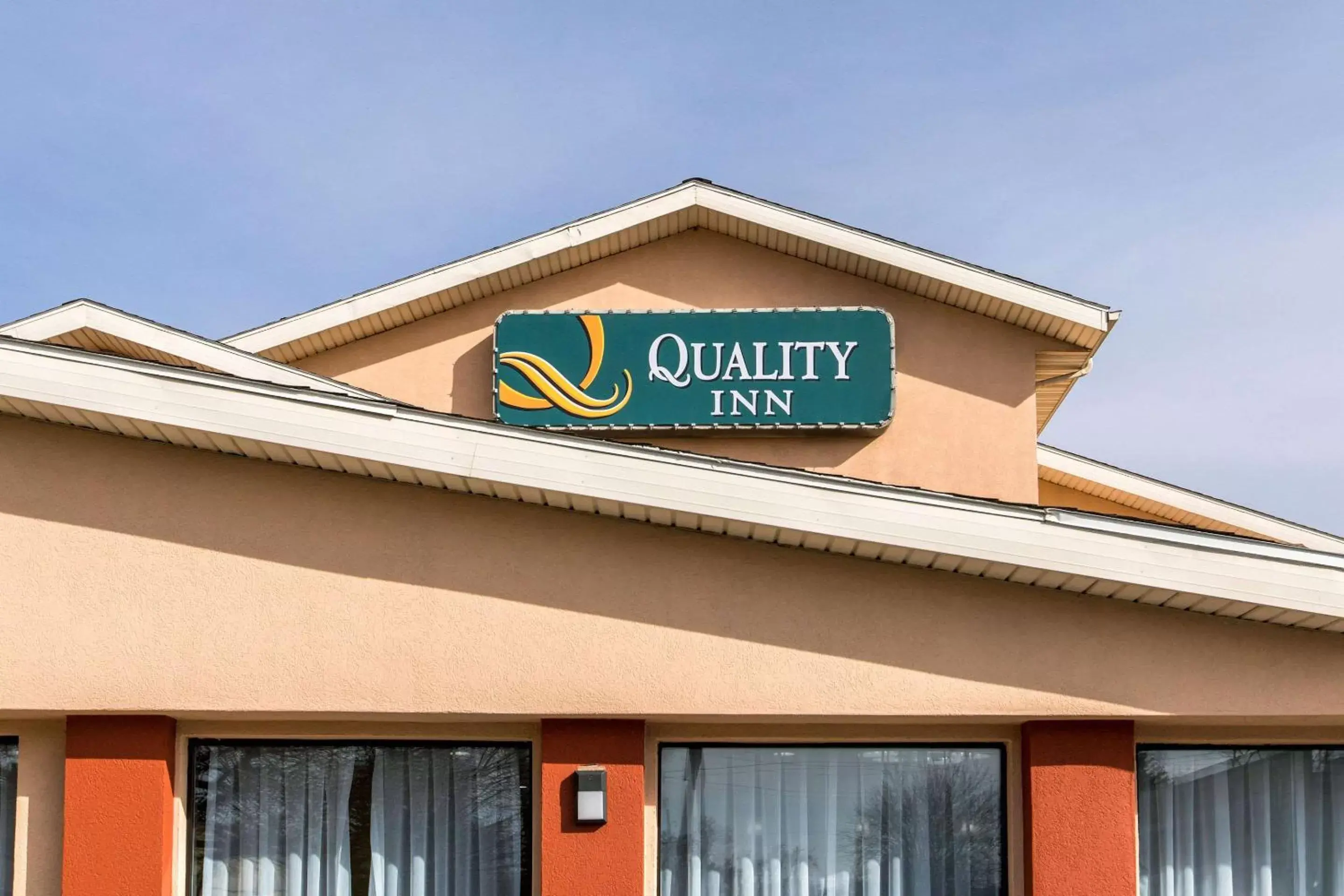 Property Building in Quality Inn Grand Rapids Near Downtown