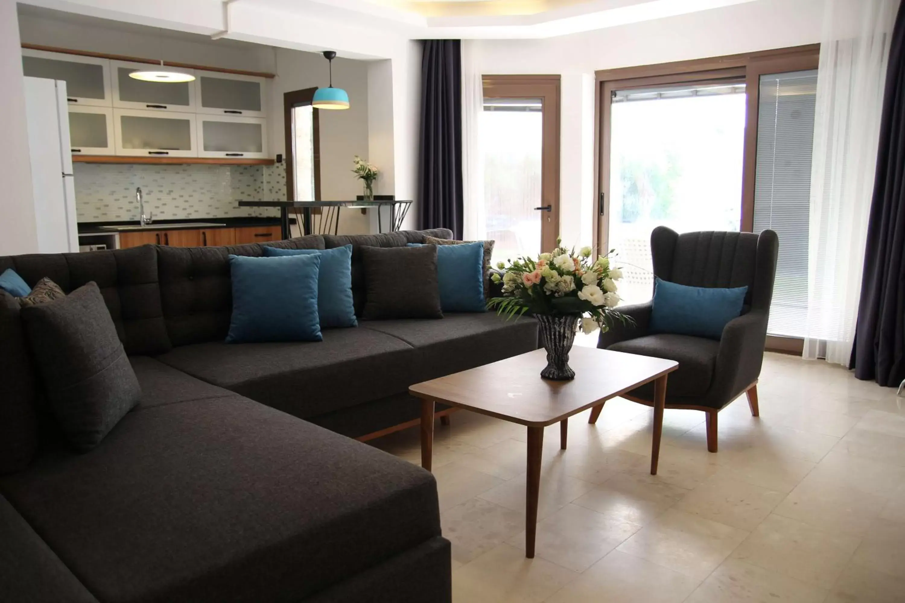 Photo of the whole room, Seating Area in Radisson Blu Resort & Spa Cesme
