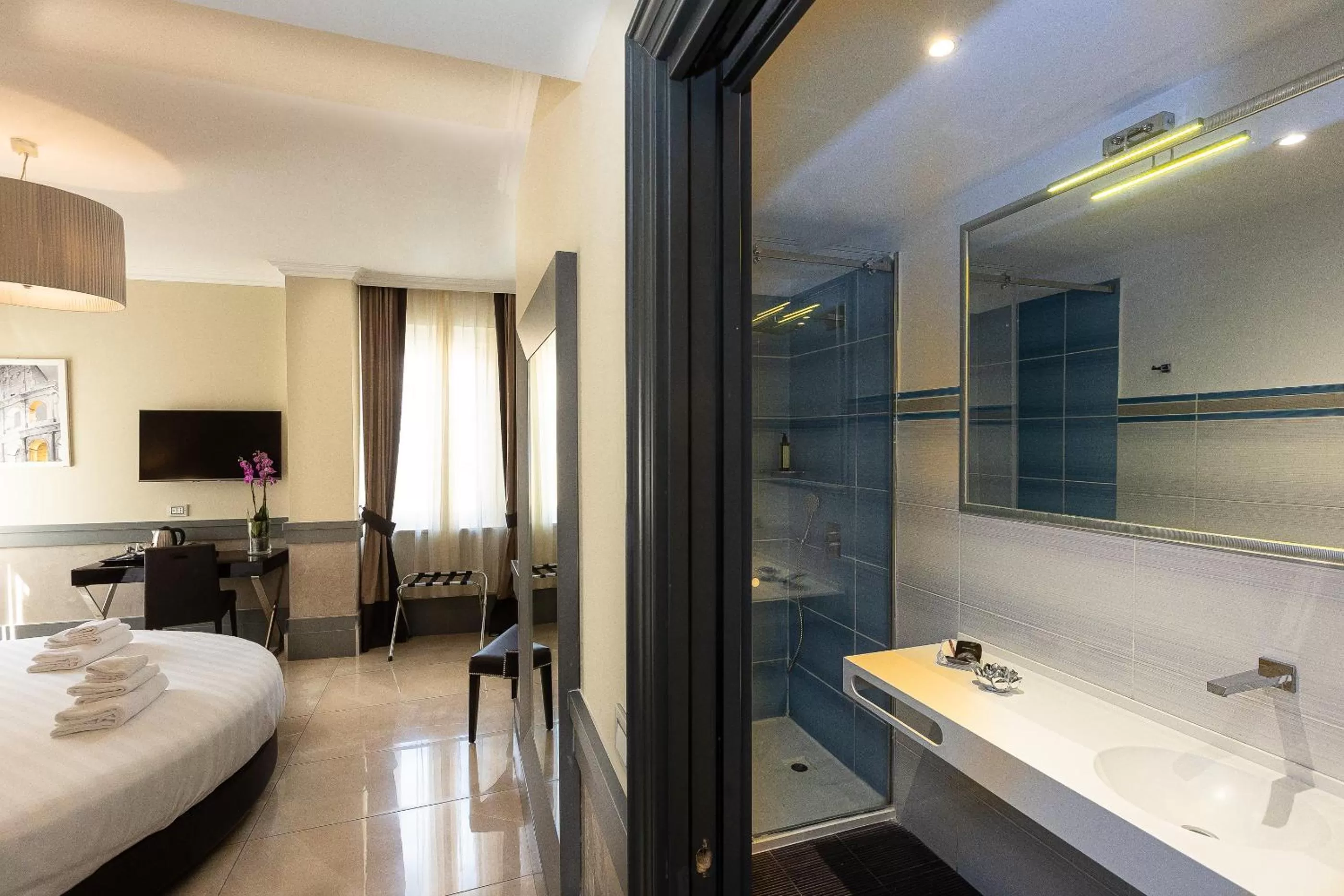 Photo of the whole room, Bed in Hotel Castellino Roma