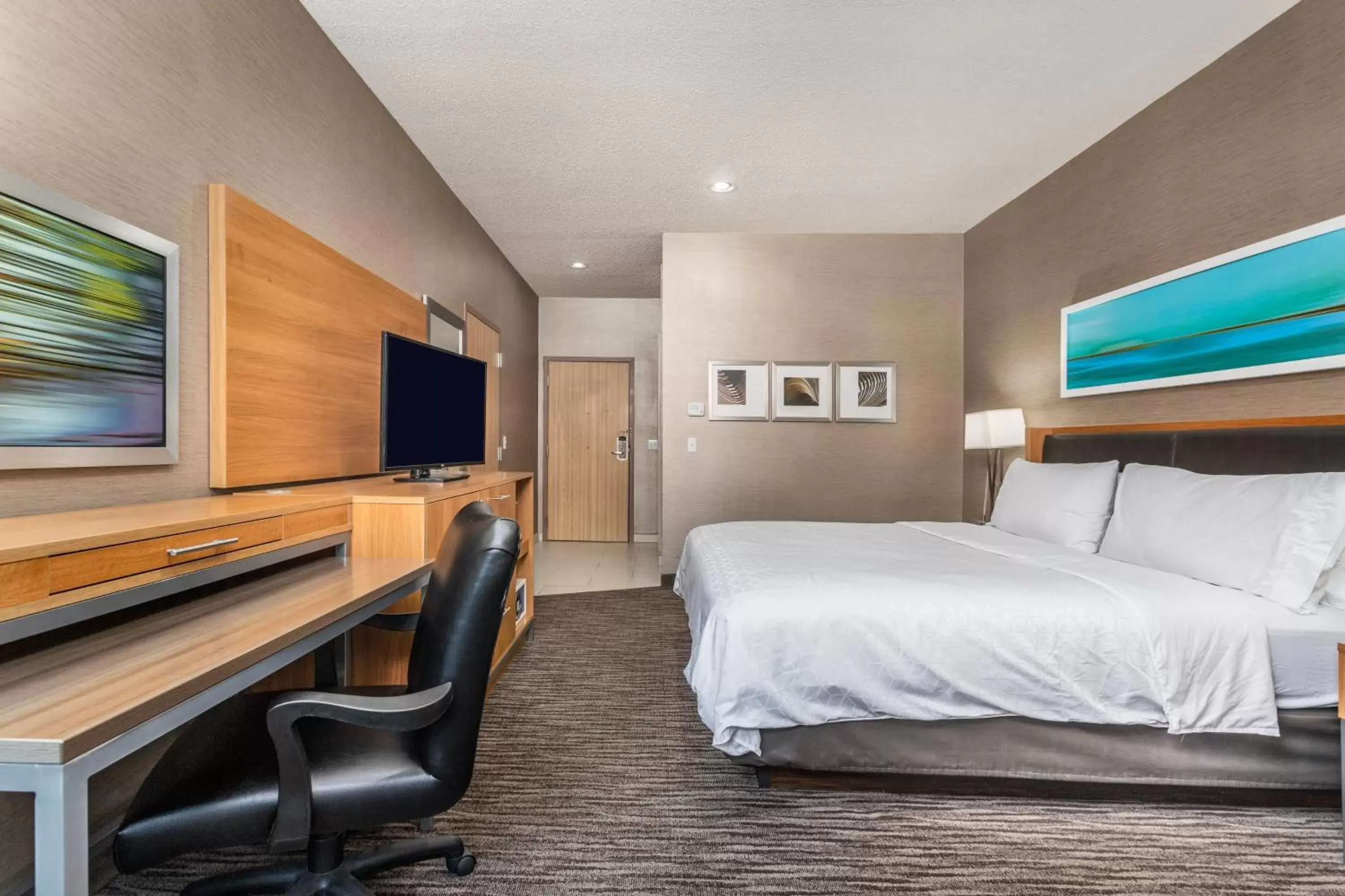 Photo of the whole room, Bed in Holiday Inn Express Annapolis East-Kent Island by IHG Photo of the whole room, Bed in Holiday Inn Express Annapolis East-Kent Island by IHG