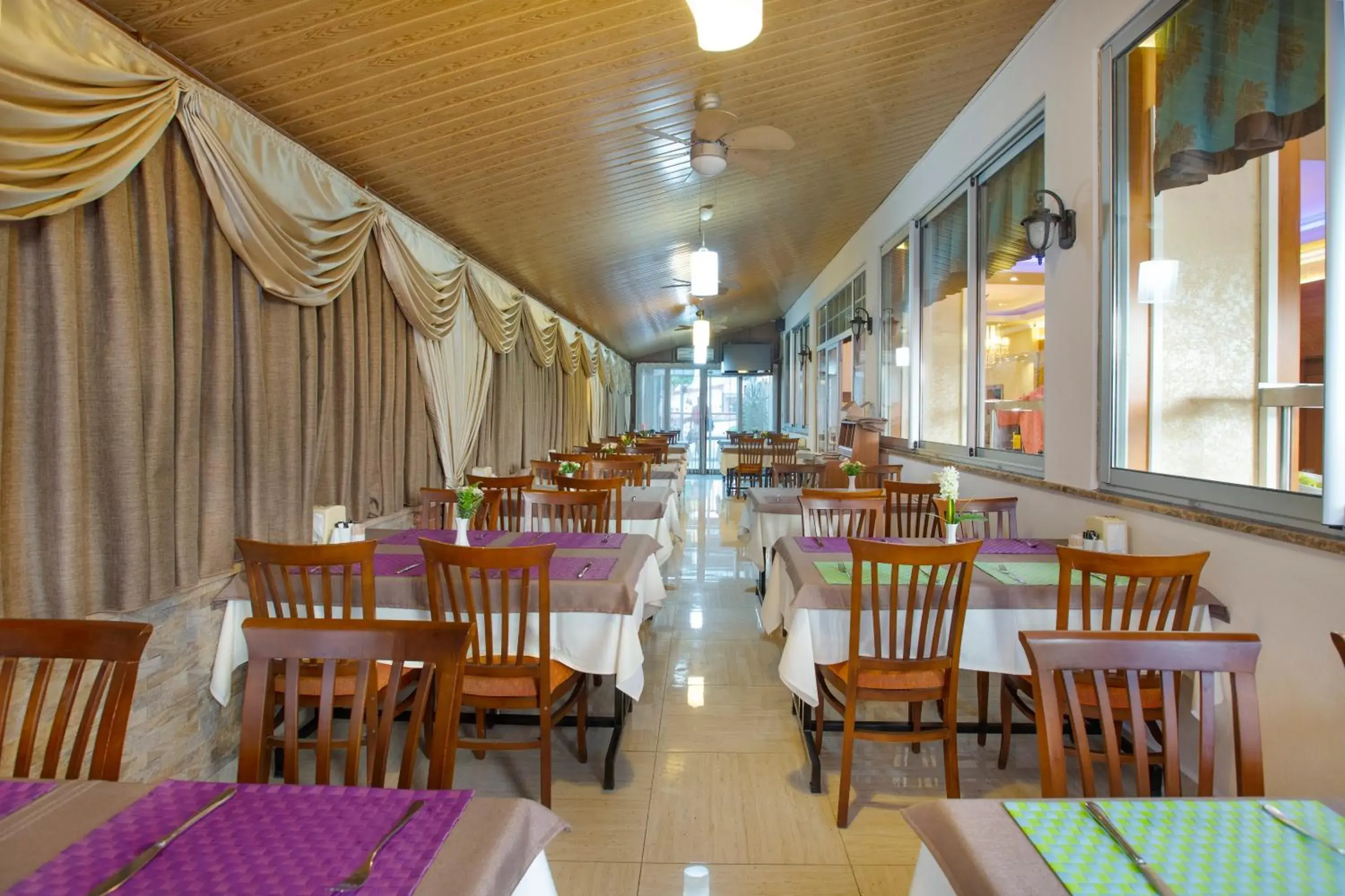 Restaurant/Places to Eat in Alanya Beach Hotel
