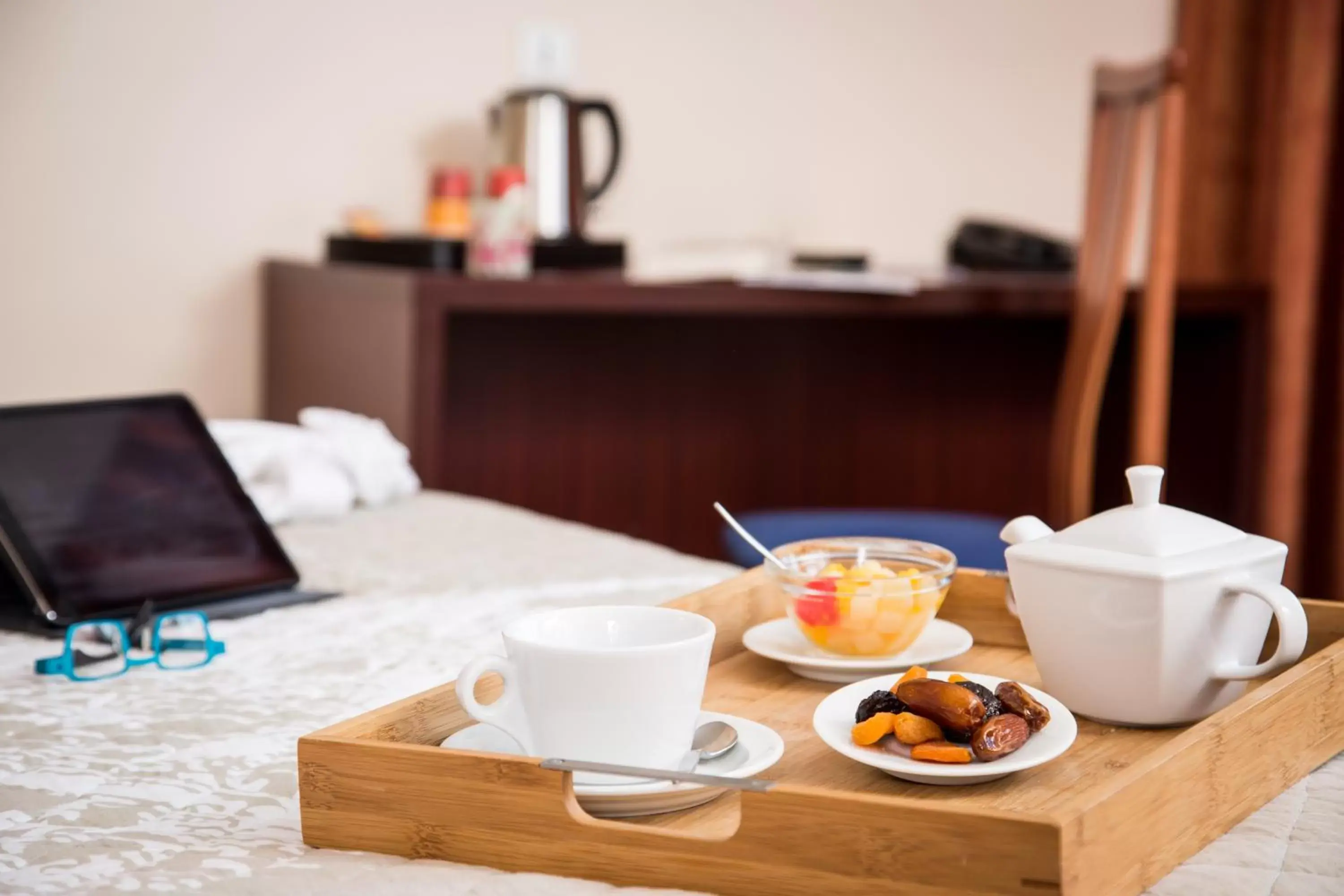 room service in Logis Hotels Grand Hotel d'Orléans