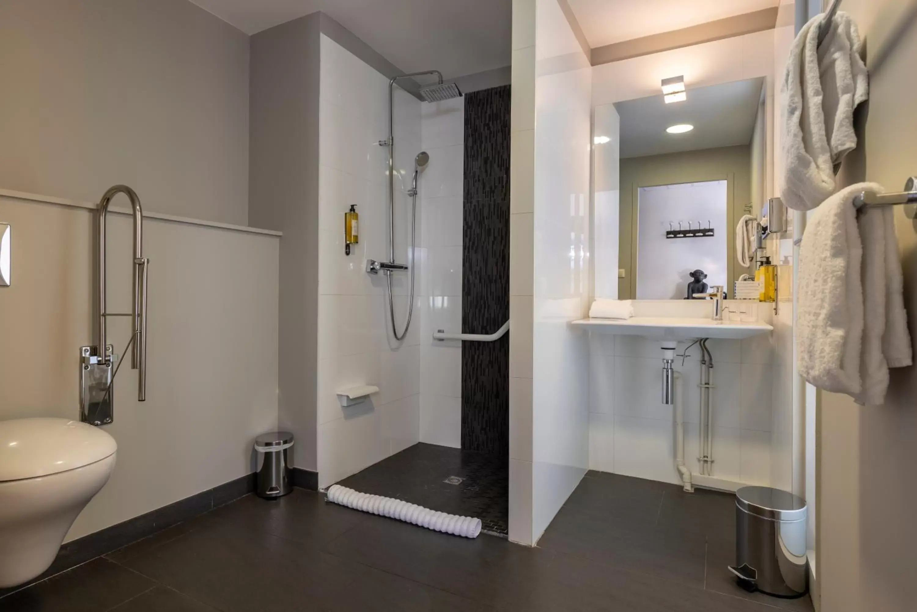 Shower, Bathroom in PADJA Hôtel & Spa Vannes