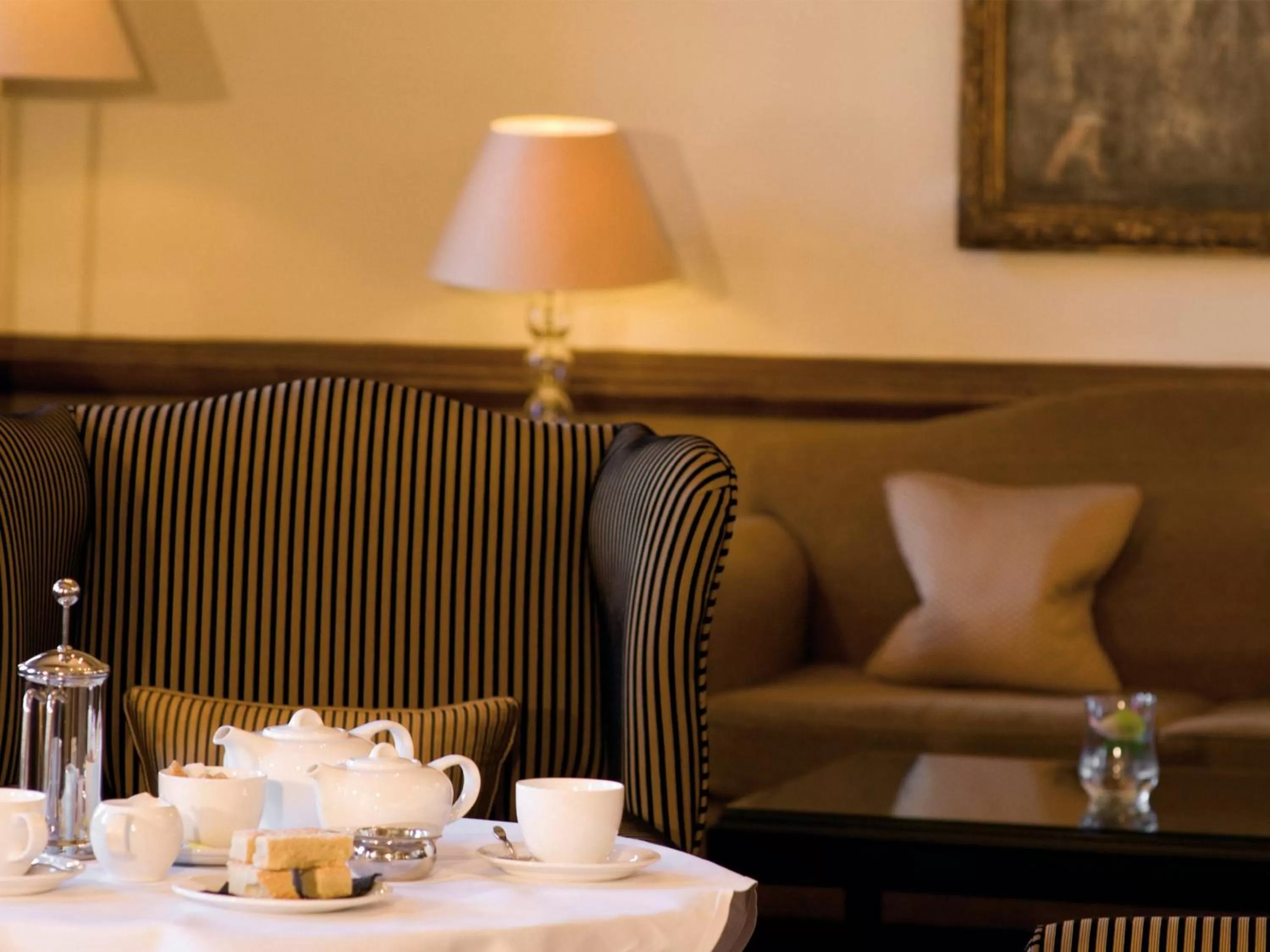 Lounge or bar in Macdonald Bear Hotel