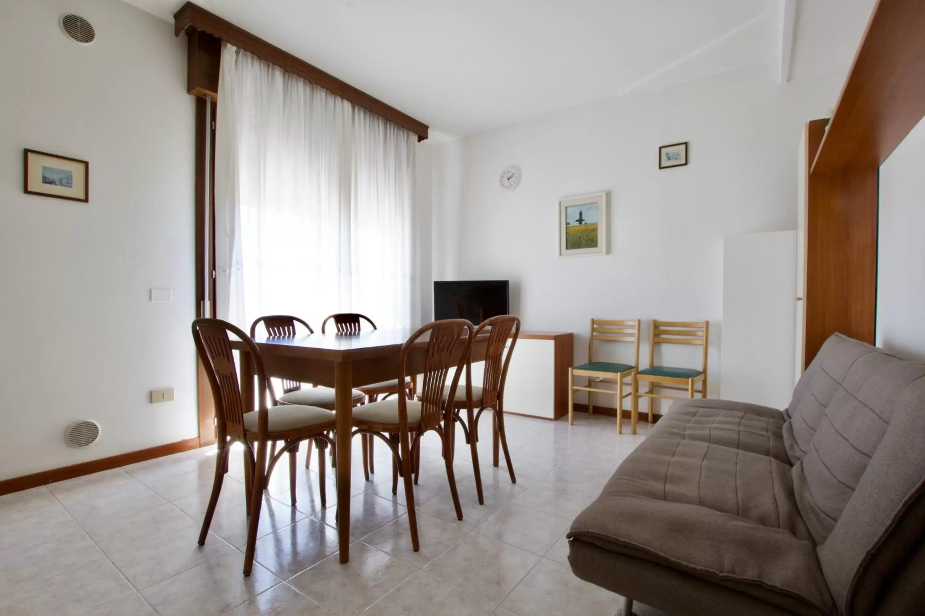 Dining Area in Residence Madrid