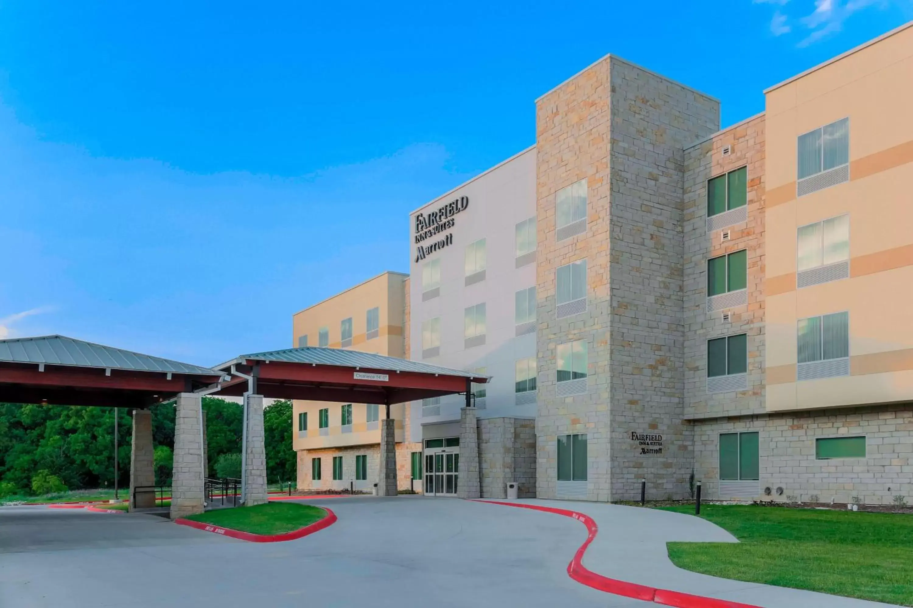 Property Building in Fairfield Inn & Suites by Marriott Decatur at Decatur Conference Center