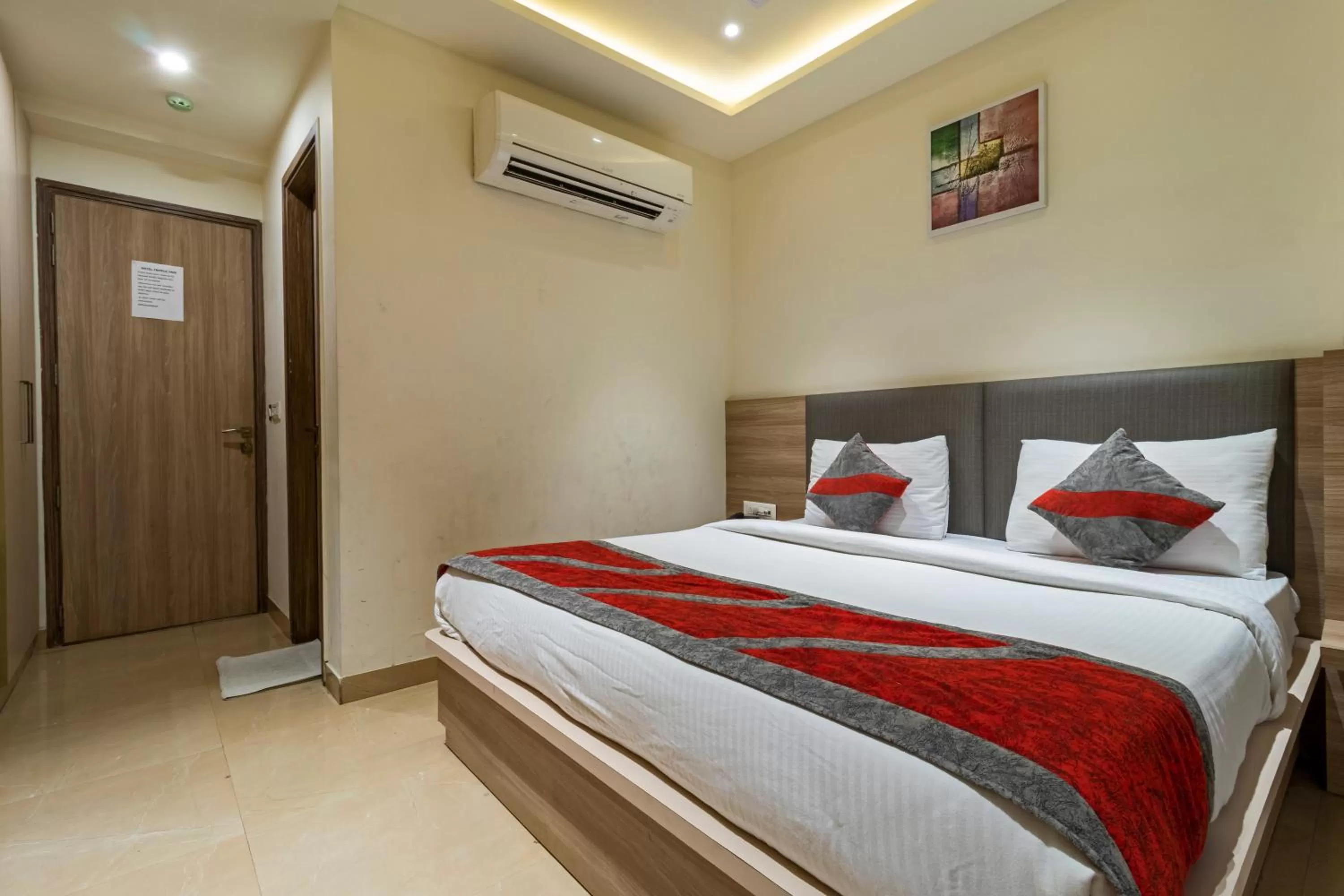 Bedroom, Bed in Hotel Tripple Tree - Karol Bagh