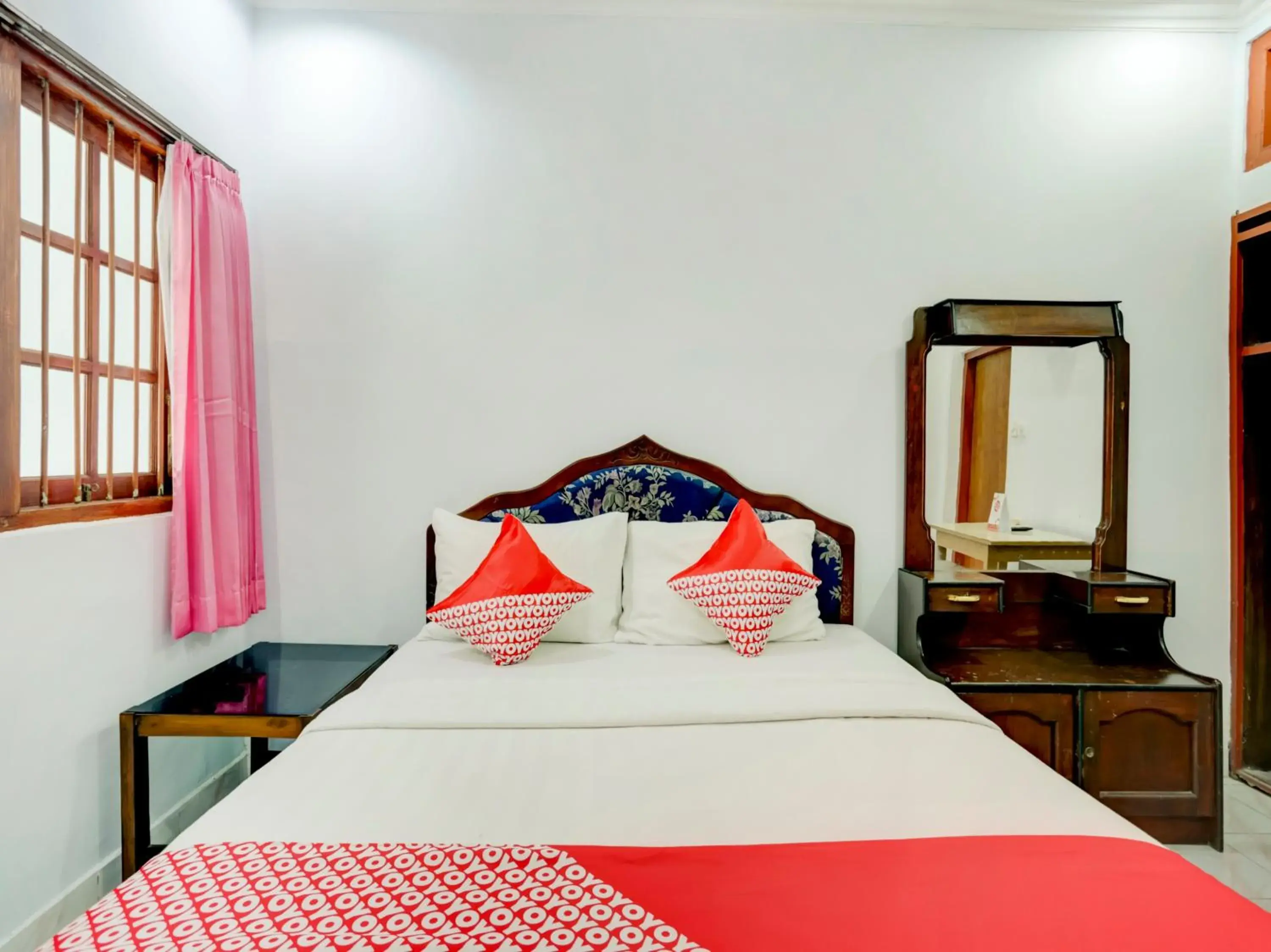 Bedroom, Bed in OYO 3261 Hotel Ratu
