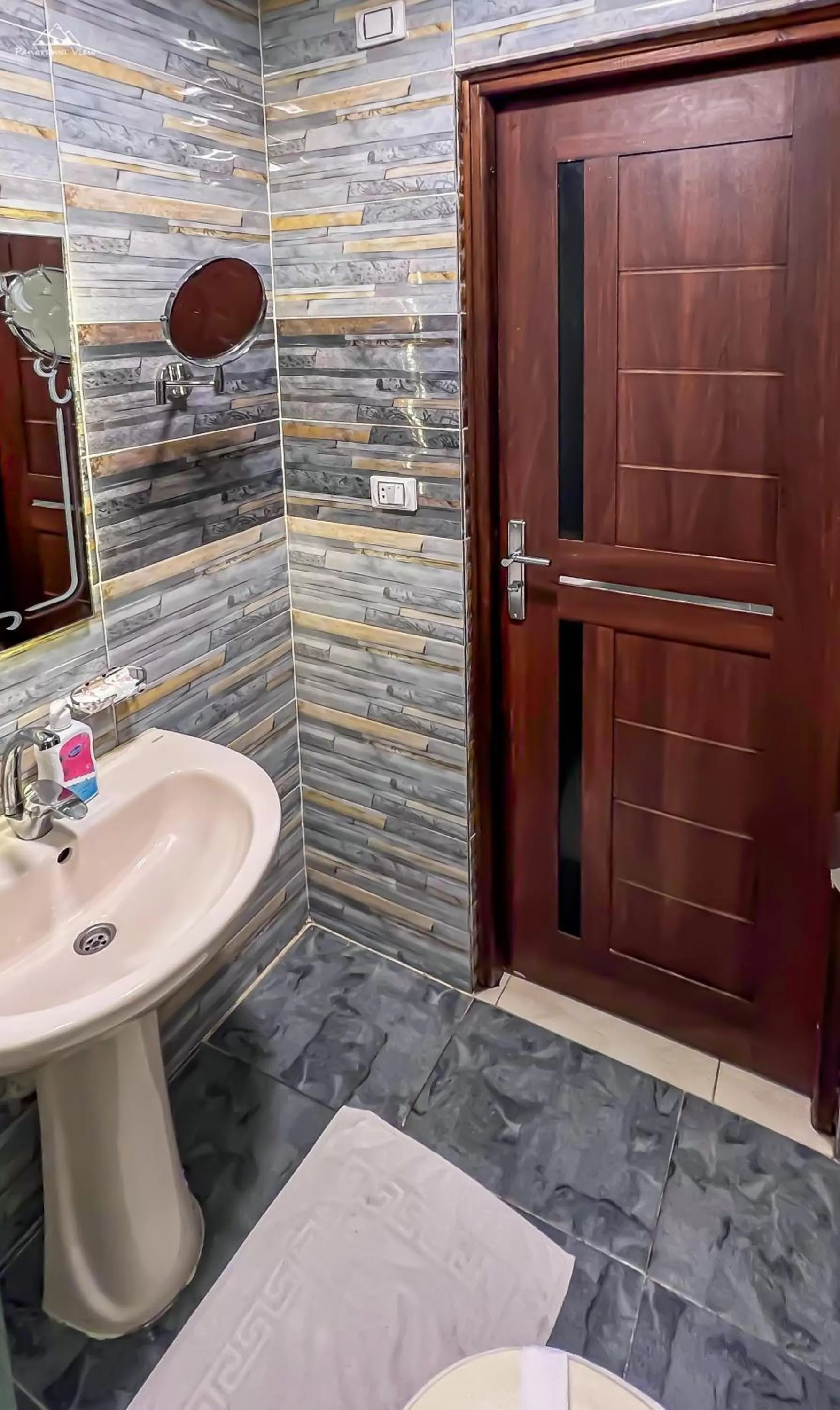 Bathroom in PANORAMA view pyramids