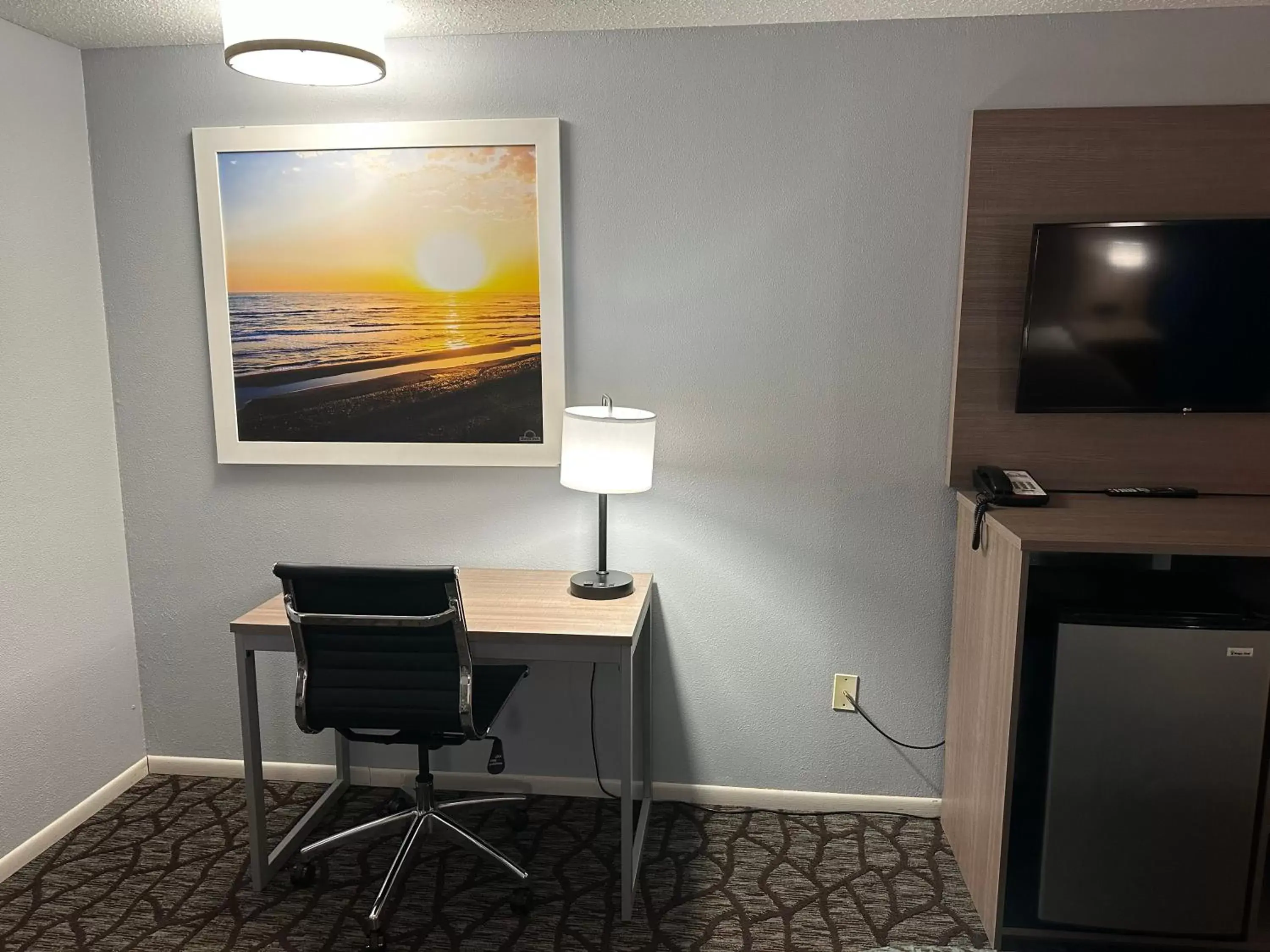 TV and multimedia, TV/Entertainment Center in Baymont by Wyndham Manistee