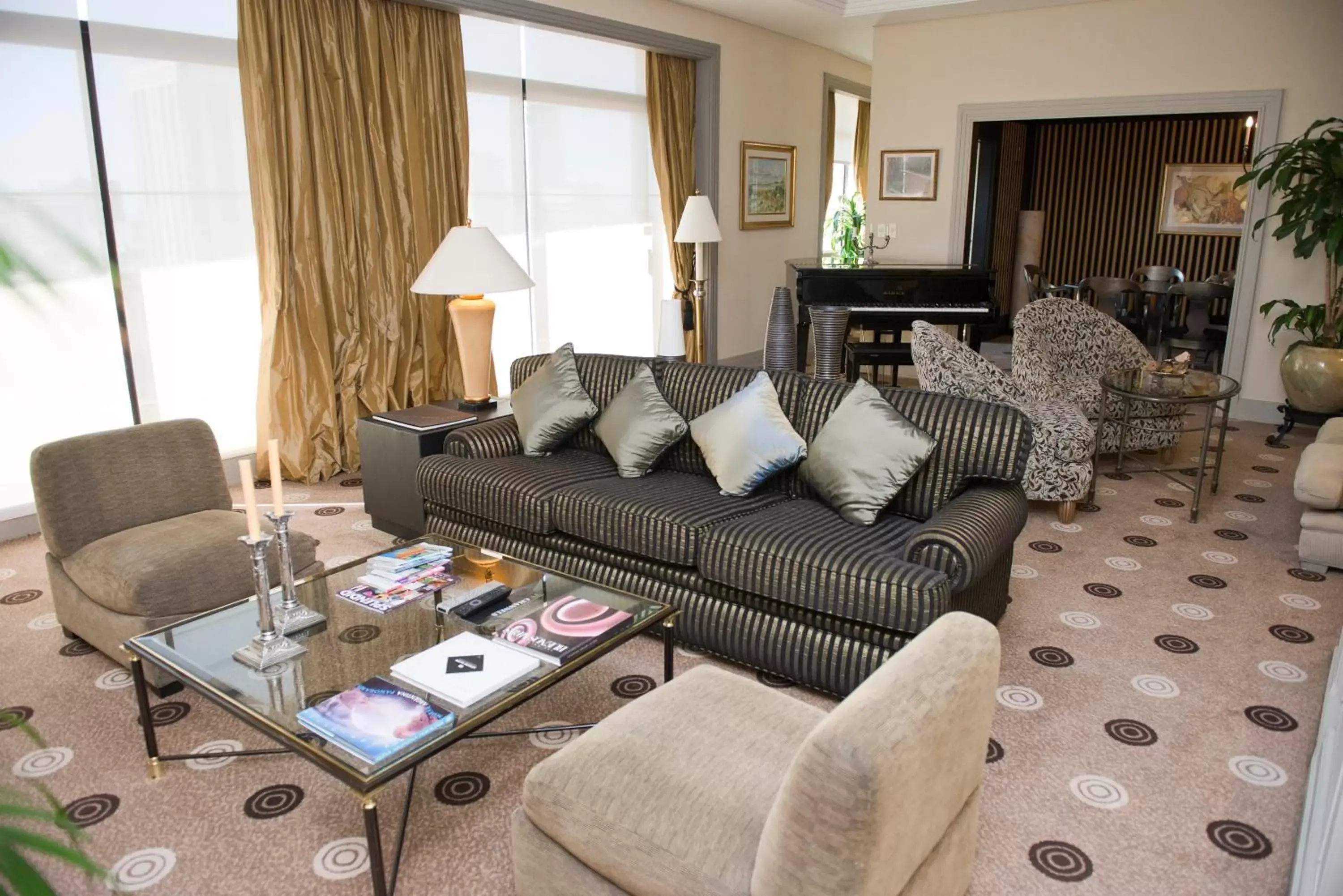 Photo of the whole room, Seating Area in InterContinental Buenos Aires, an IHG Hotel