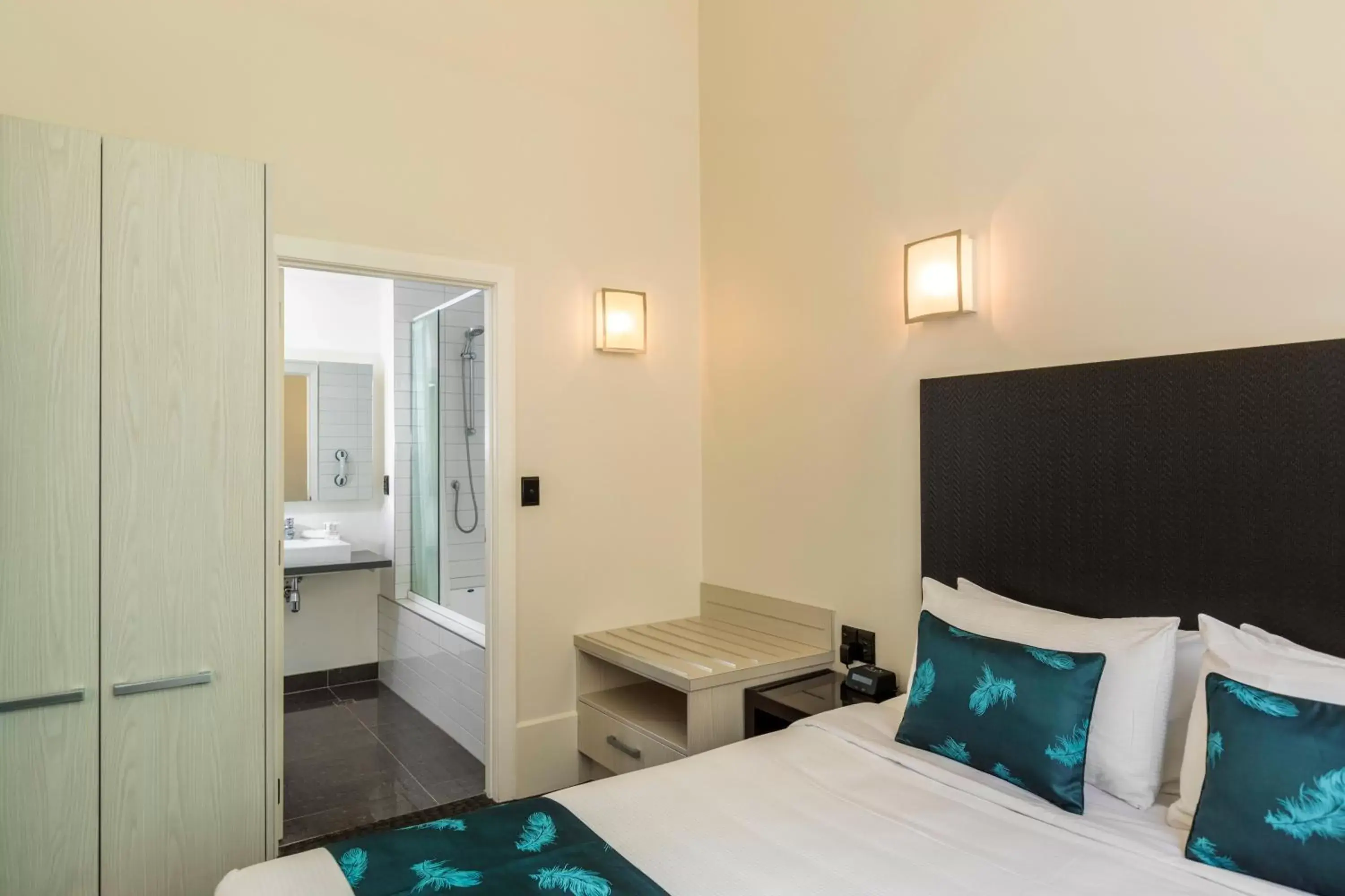 Bedroom, Bed in Quest Napier Serviced Apartments