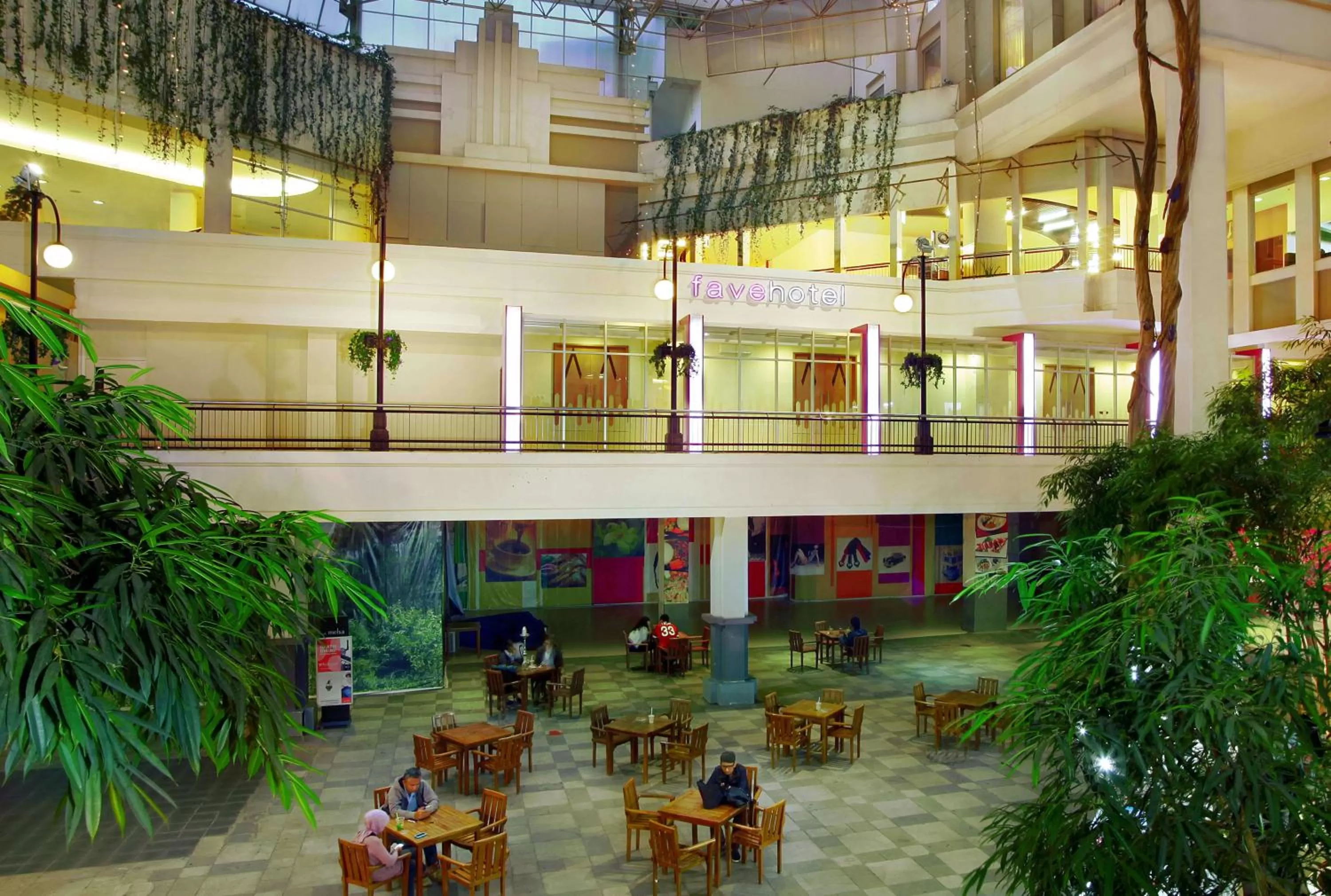 Restaurant/places to eat in favehotel Braga