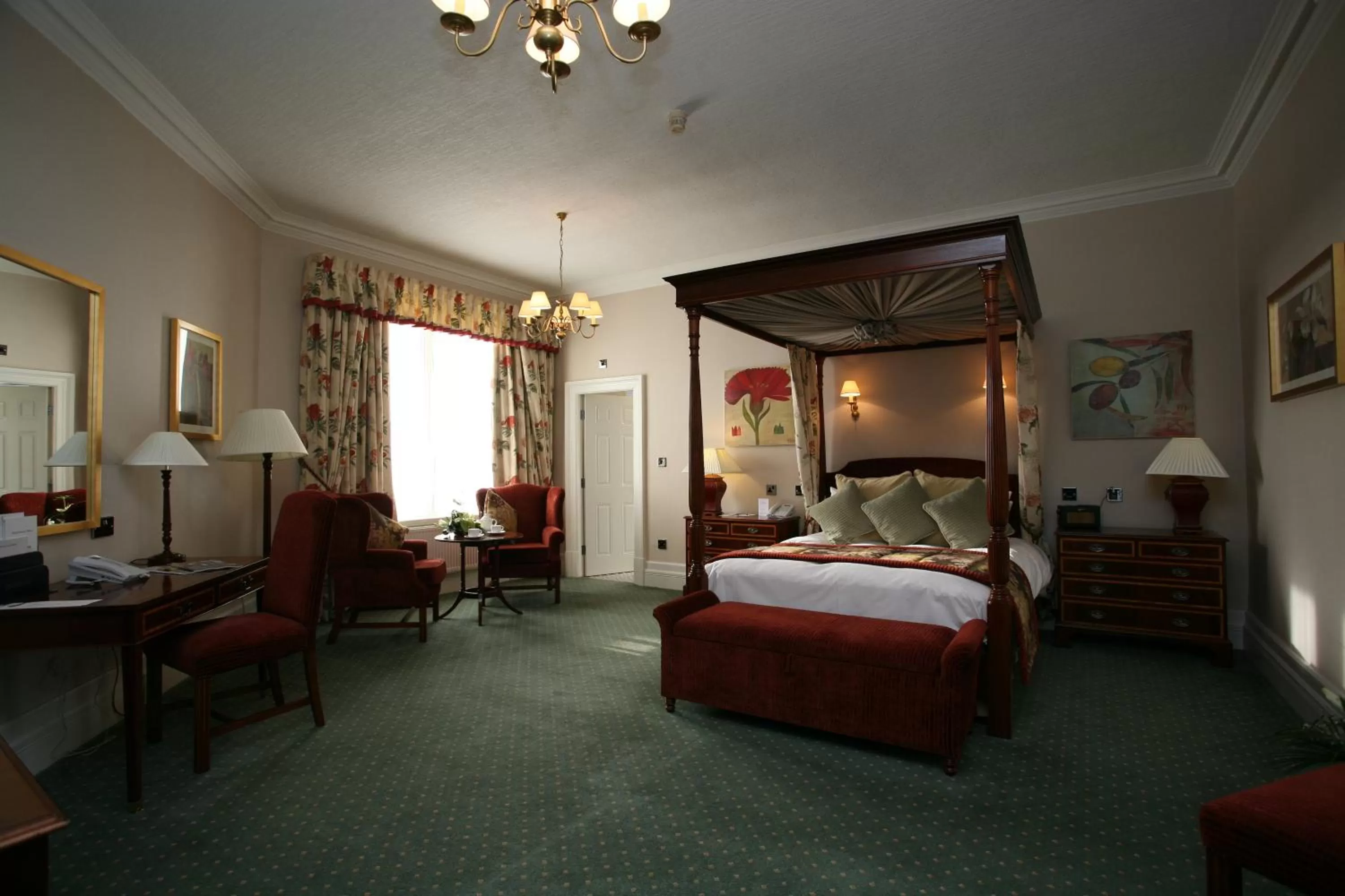 Photo of the whole room, Bed in The Midland Hotel