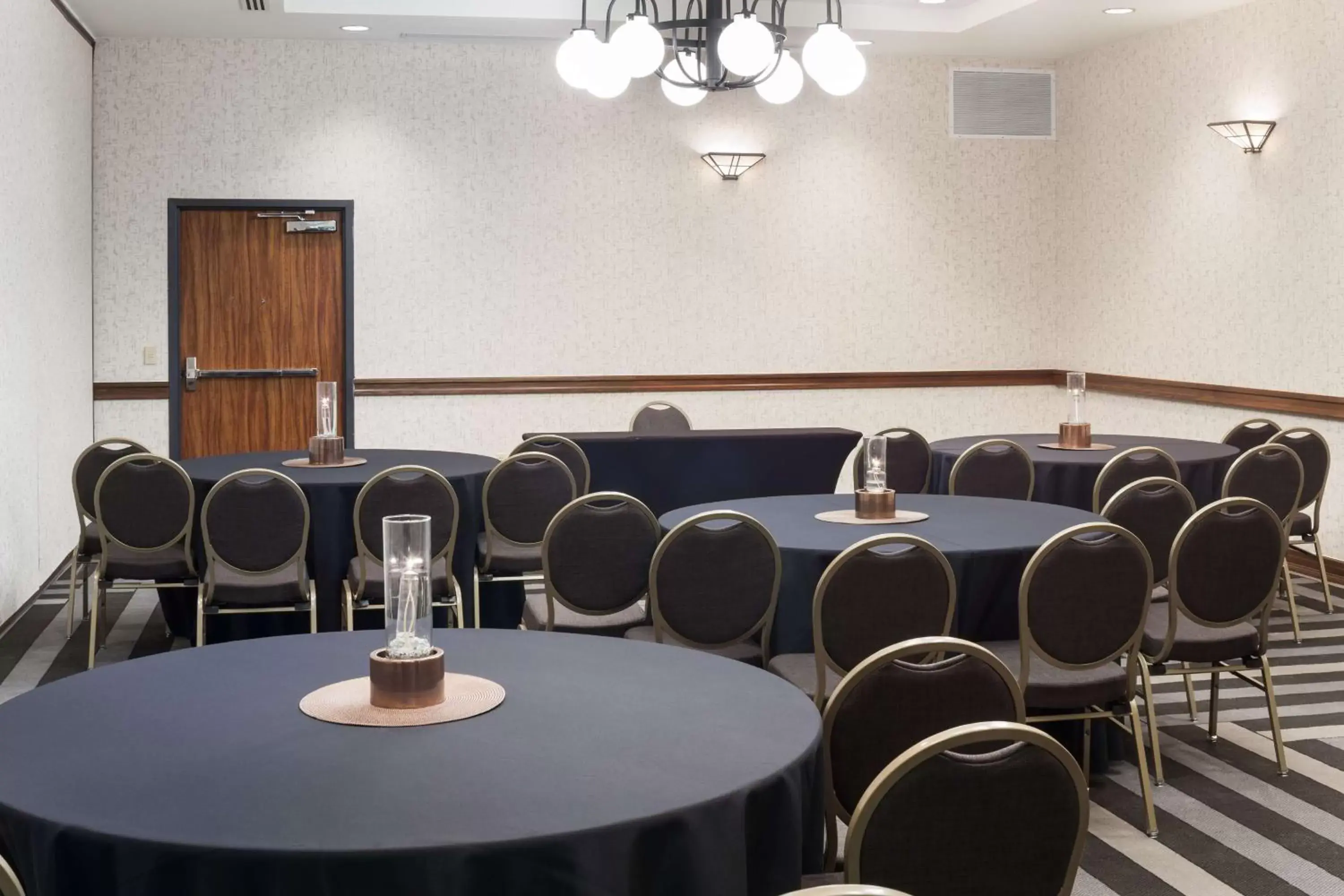 Meeting/conference room in Embassy Suites Anchorage